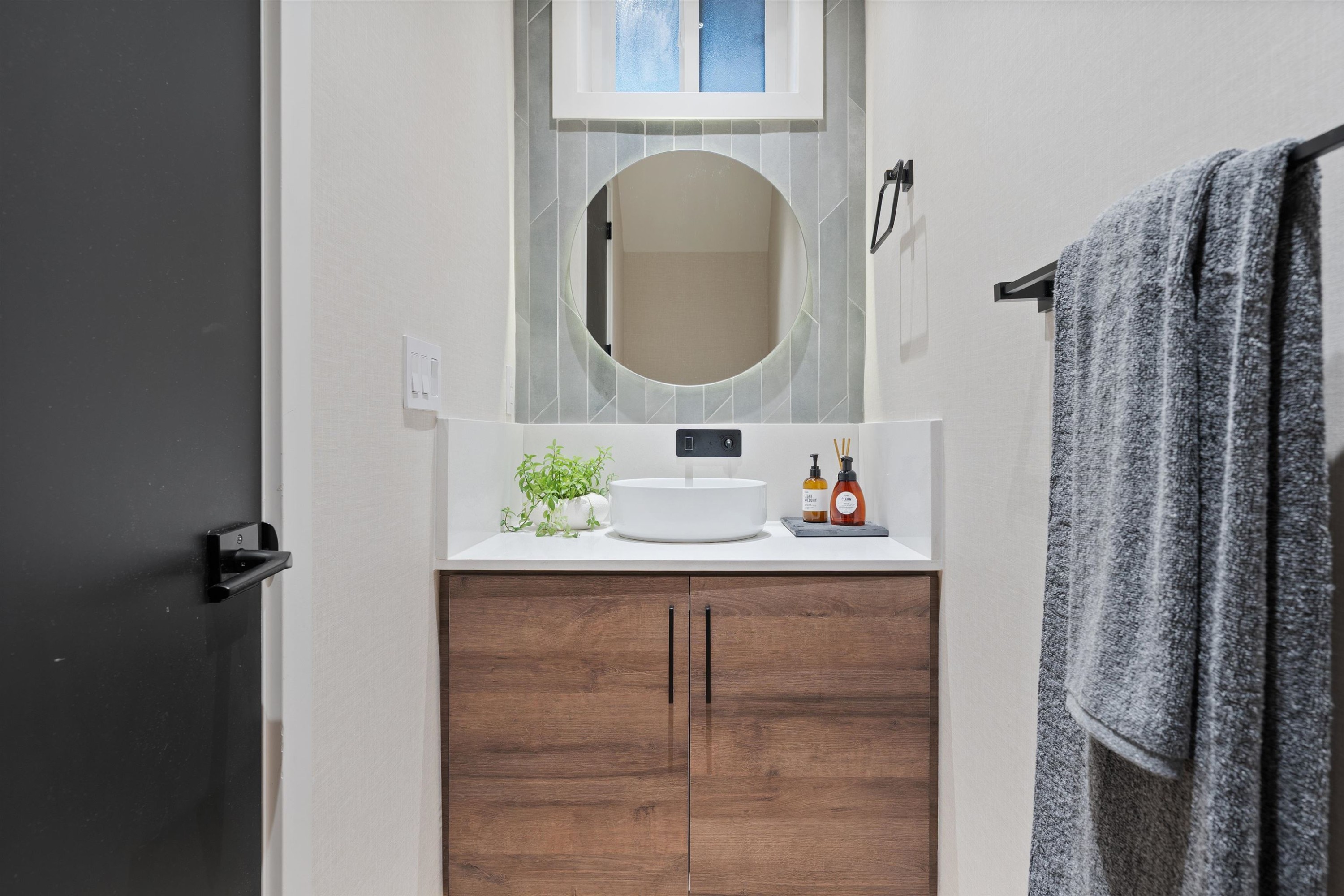919 10Th Avenue E, Vancouver, BC