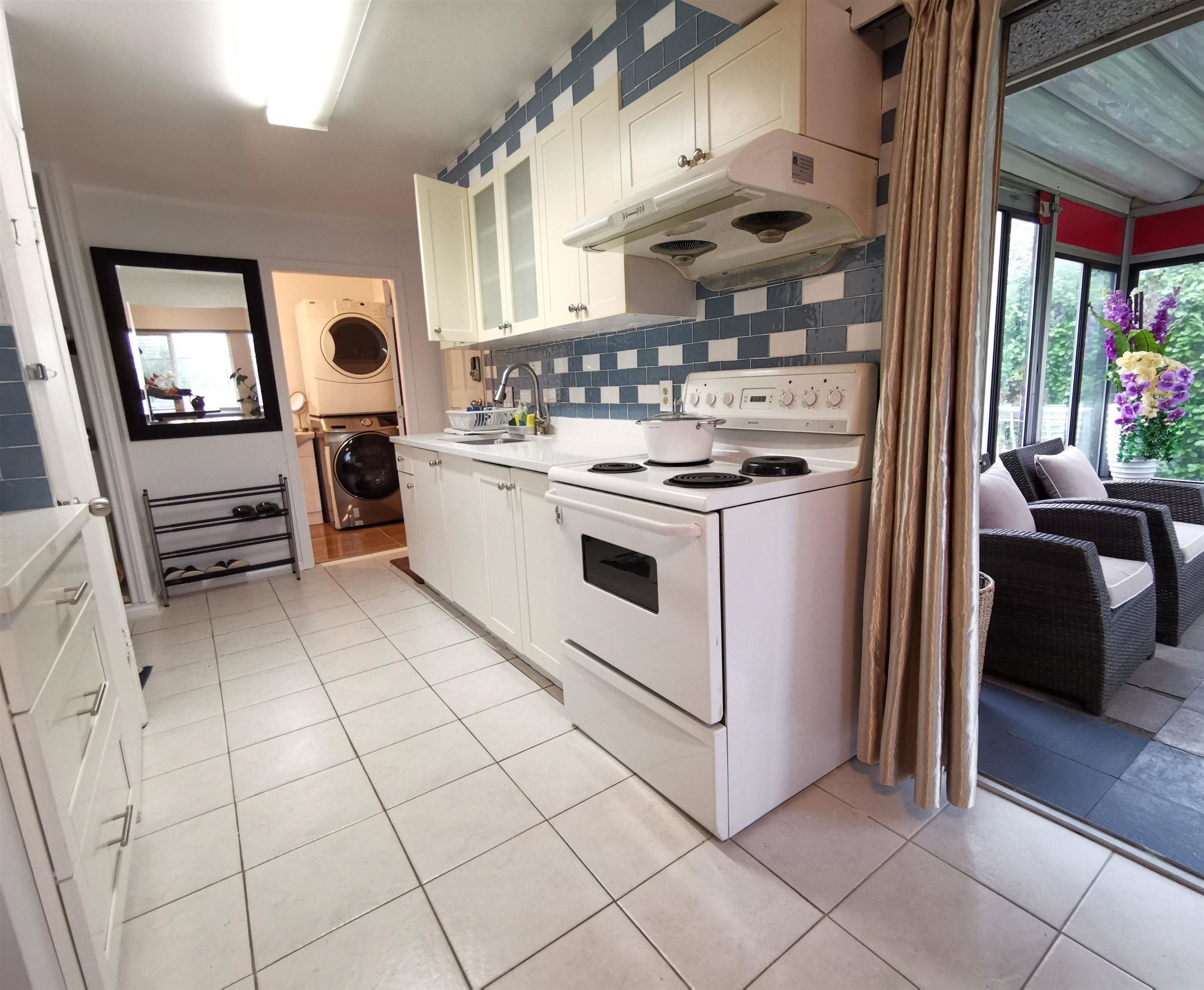 971 Rochester Avenue, Coquitlam, BC