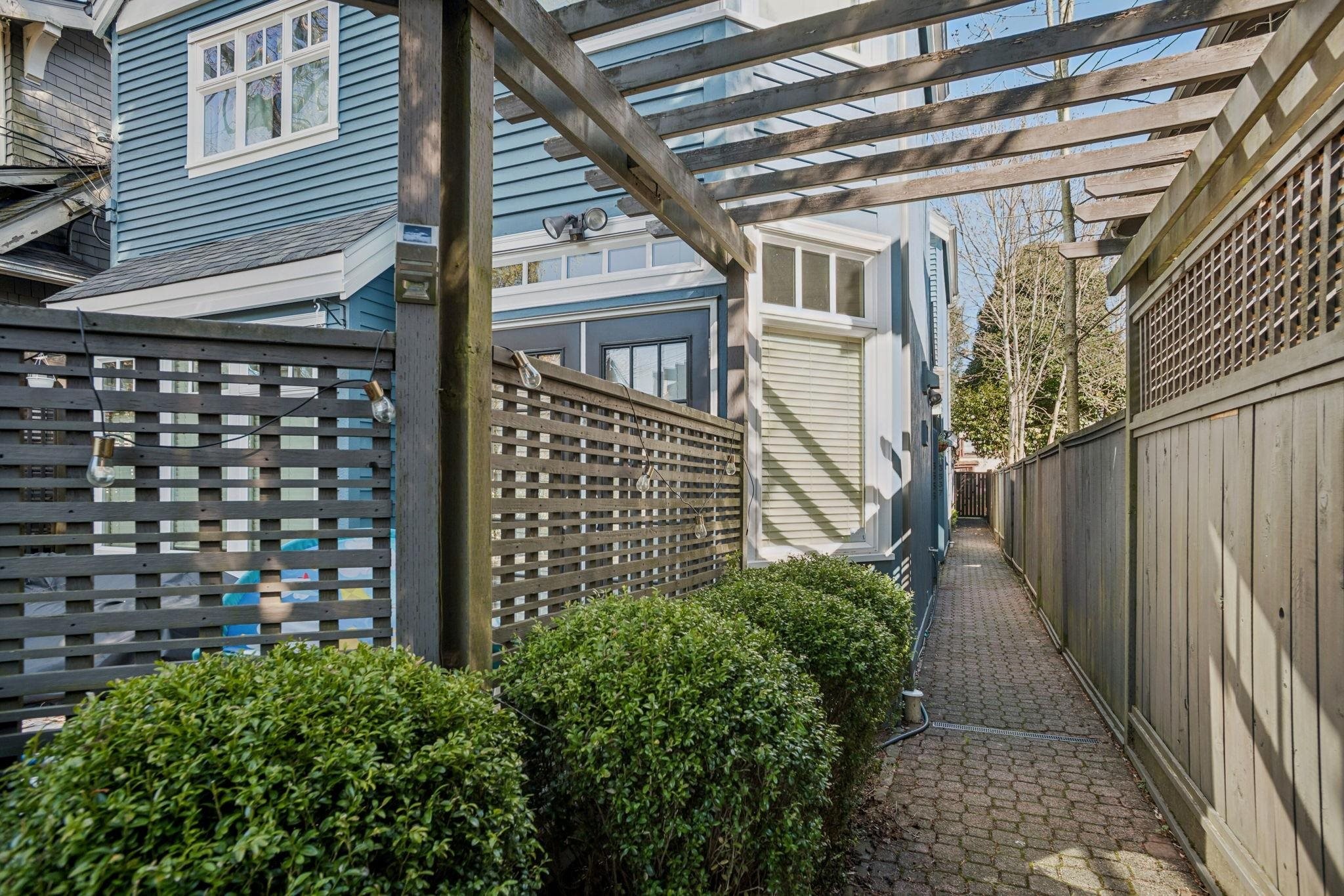 3537 5Th Avenue W, Vancouver, BC