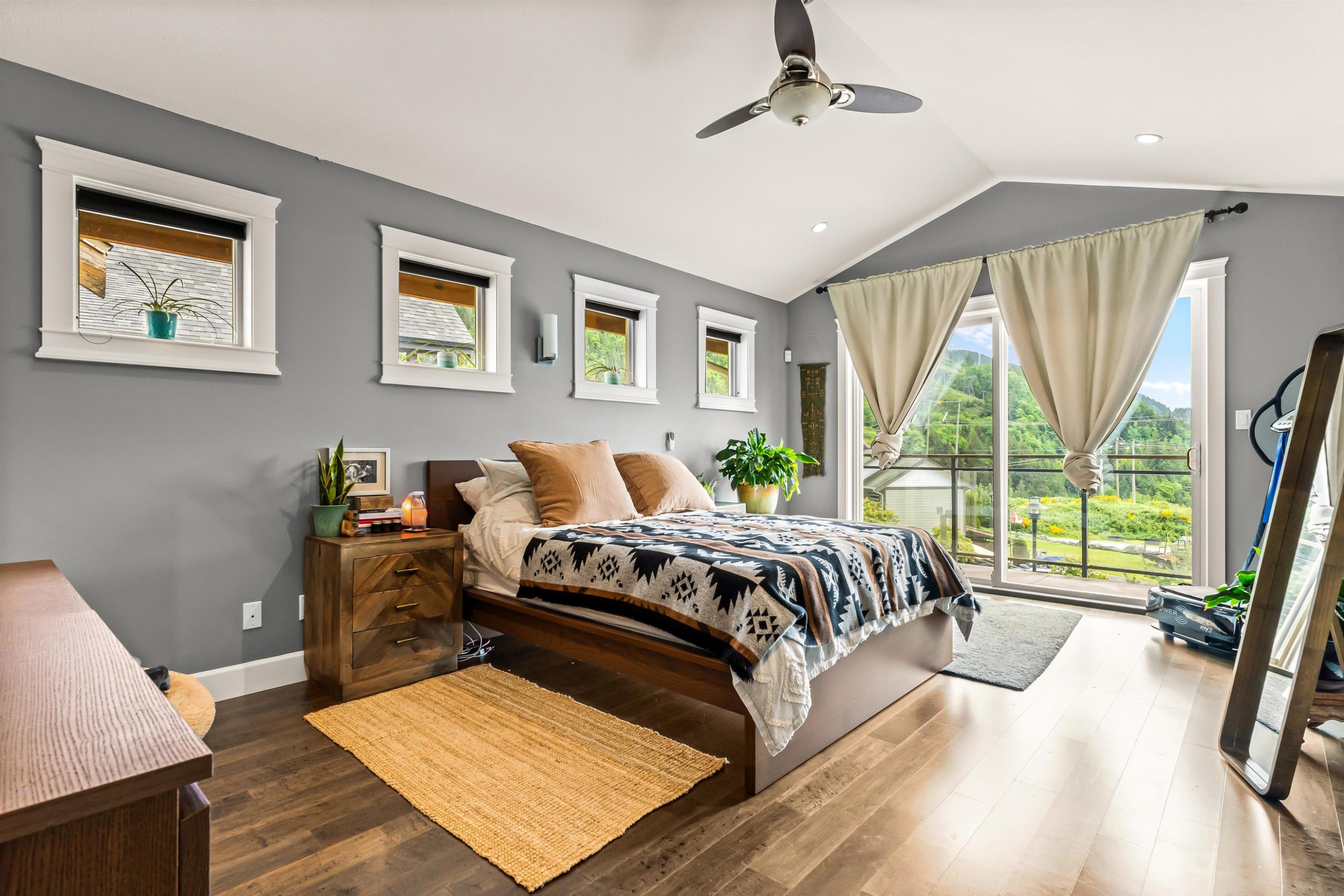 915 Thistle Place, Britannia Beach, BC