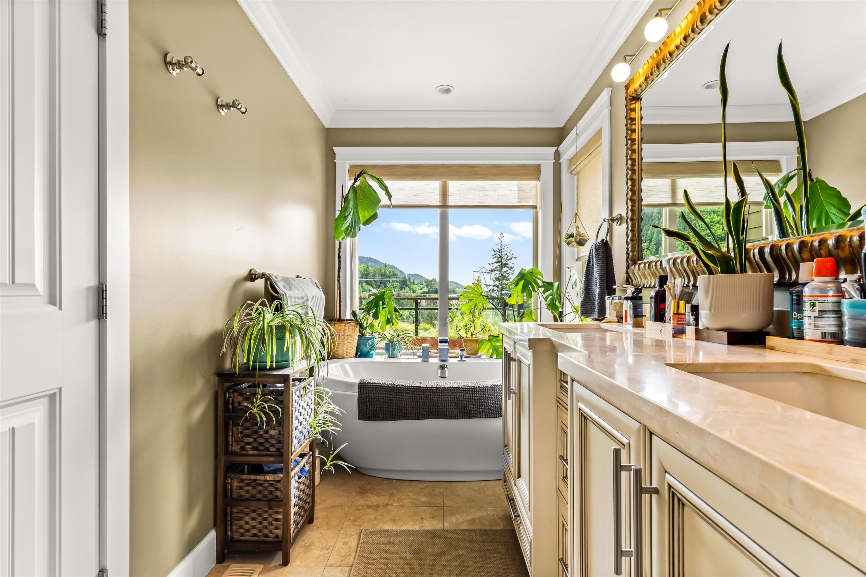 915 Thistle Place, Britannia Beach, BC