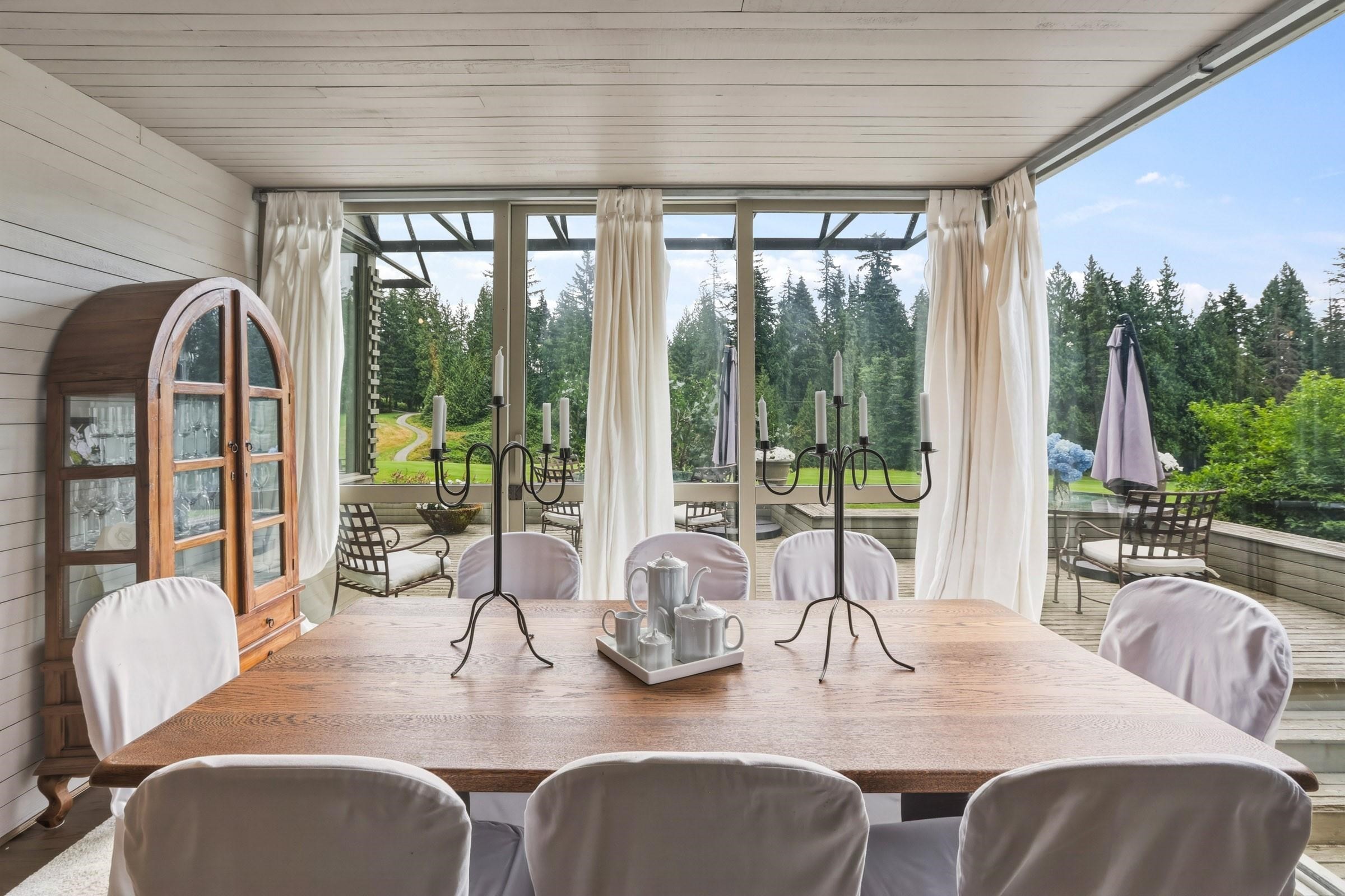 460 Southborough Drive, West Vancouver, BC - Indoor Photo Showing Dining Room