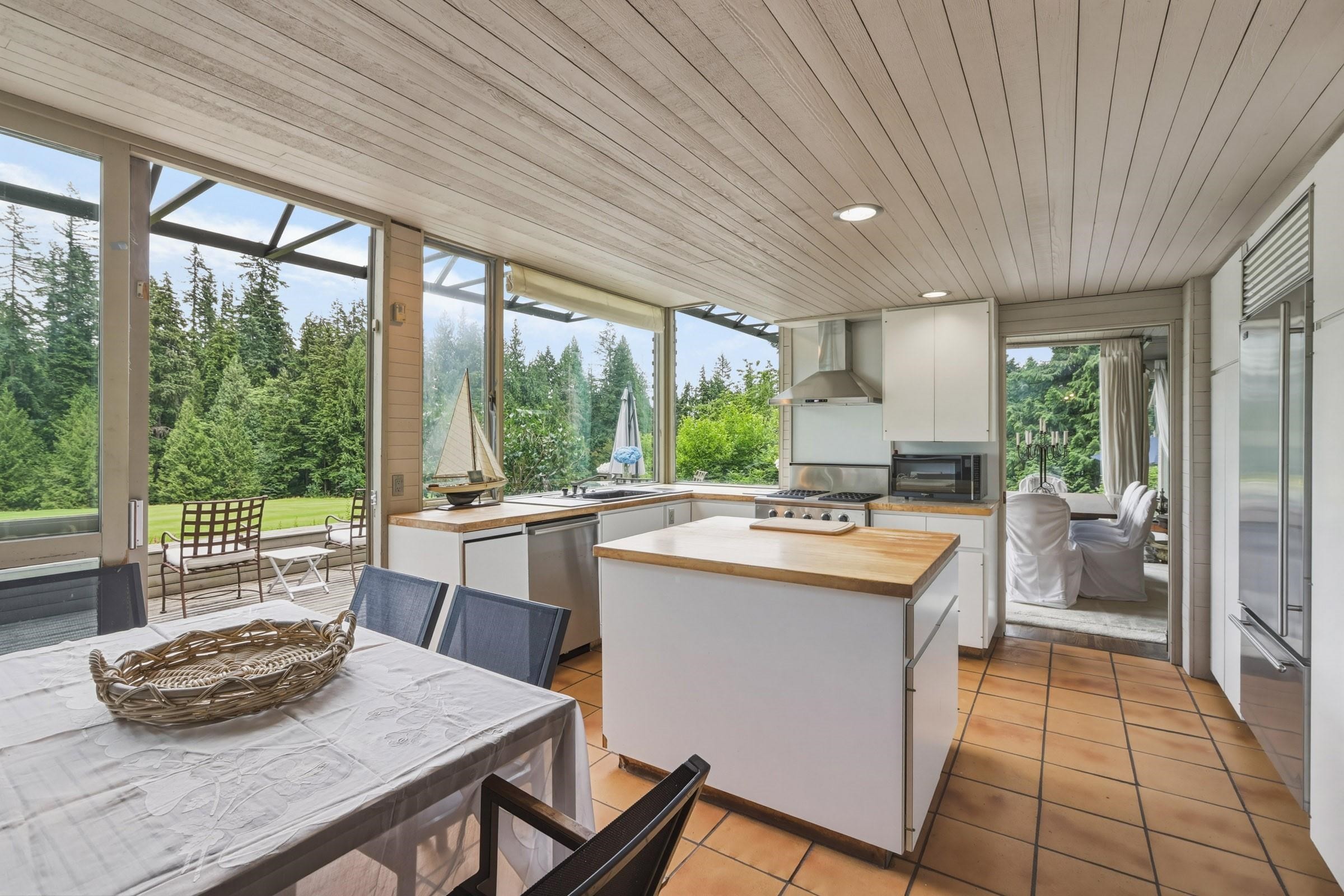460 Southborough Drive, West Vancouver, BC -