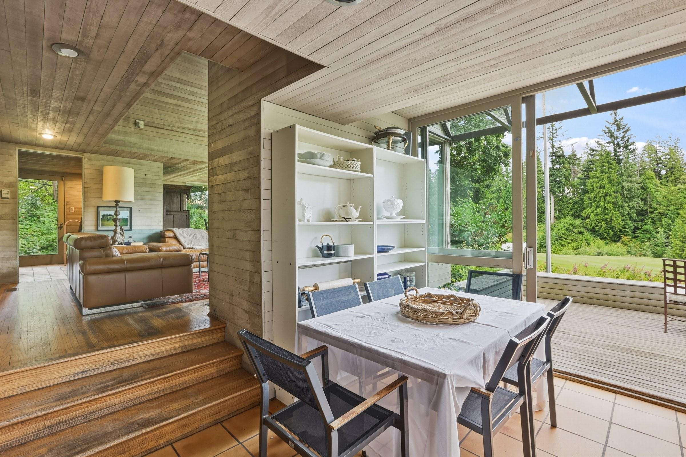 460 Southborough Drive, West Vancouver, BC - Photo Showing Dining Room