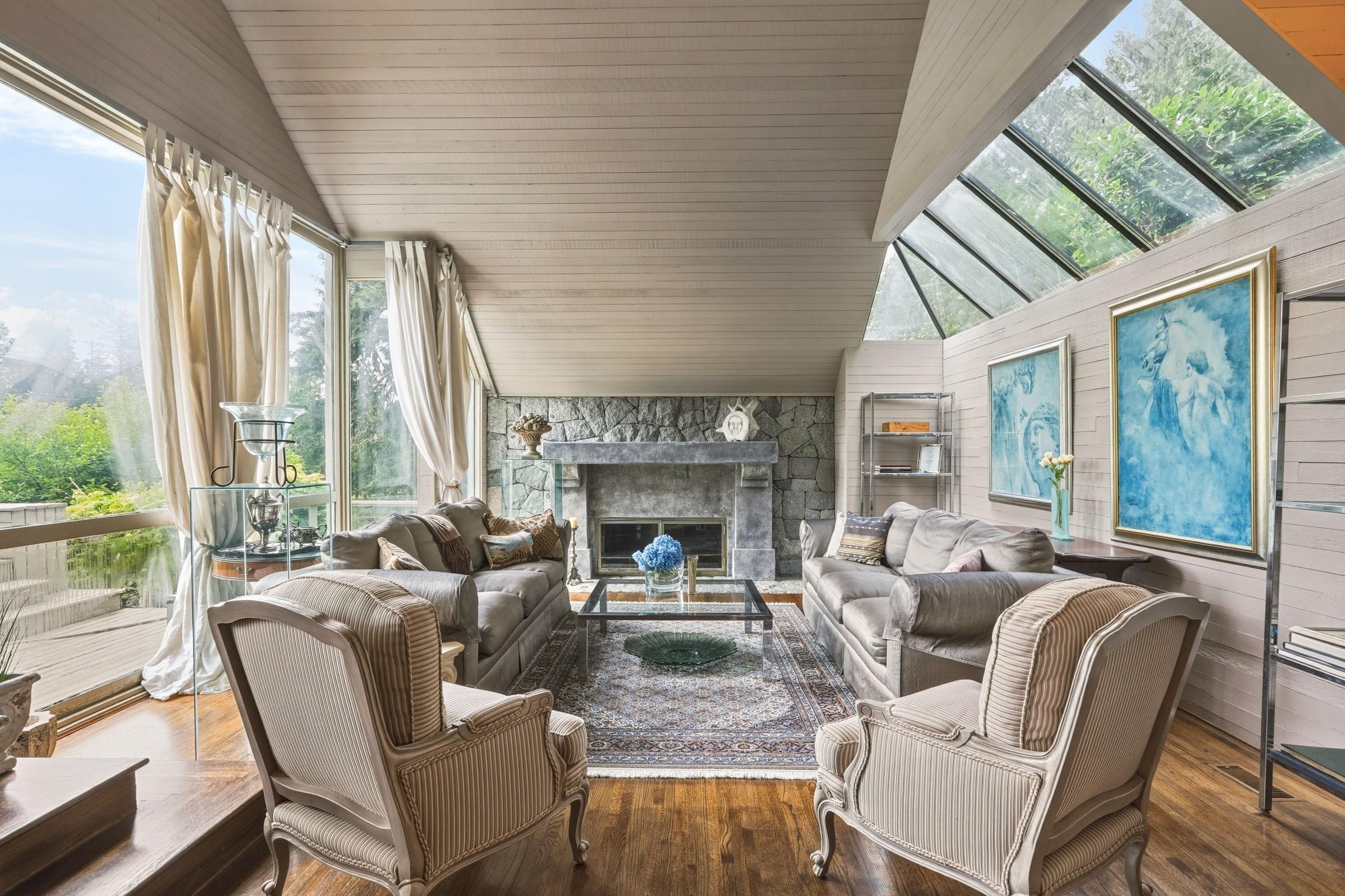 460 Southborough Drive, West Vancouver, BC - Indoor Photo Showing Living Room With Fireplace
