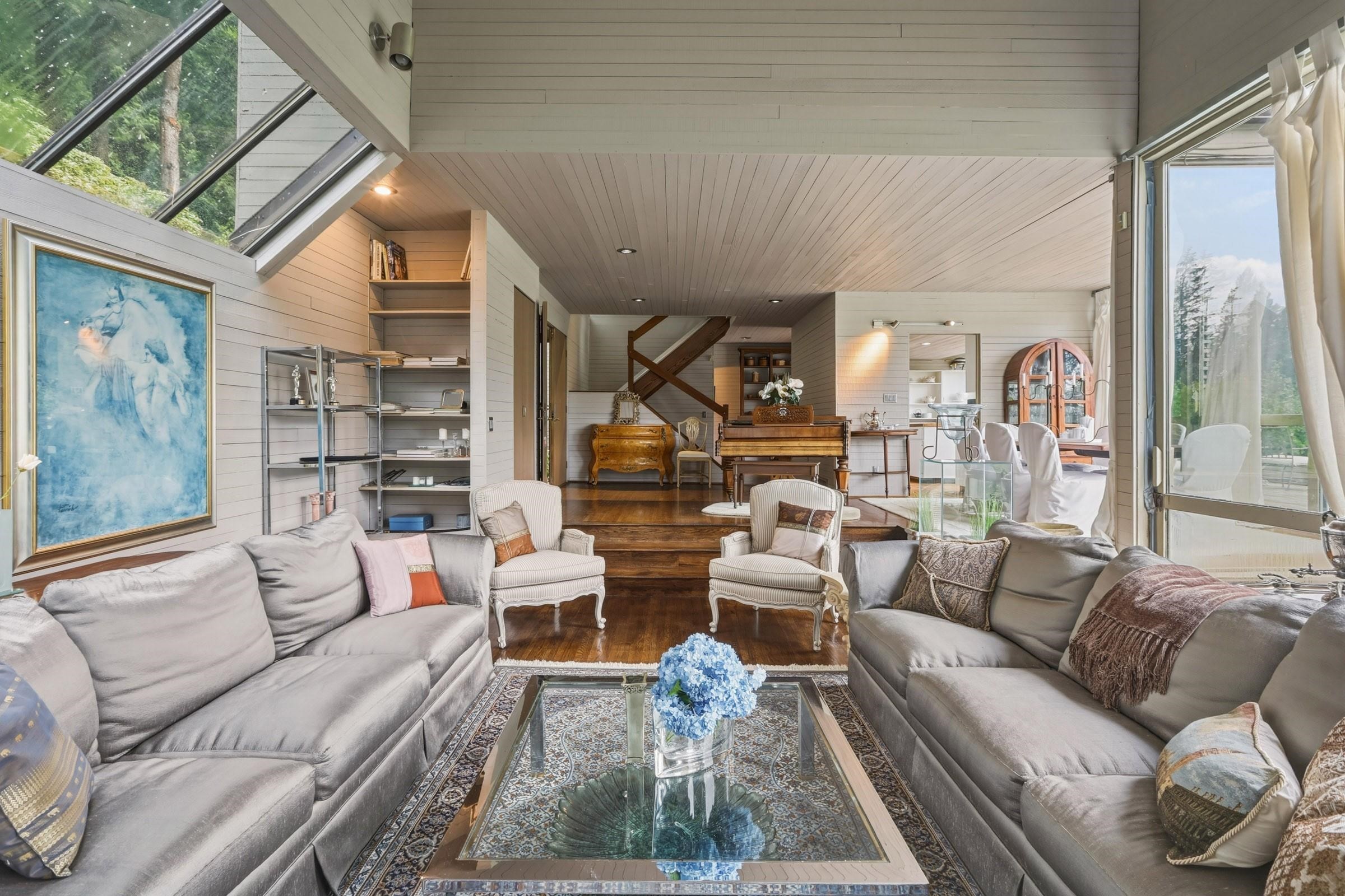 460 Southborough Drive, West Vancouver, BC - Indoor Photo Showing Living Room
