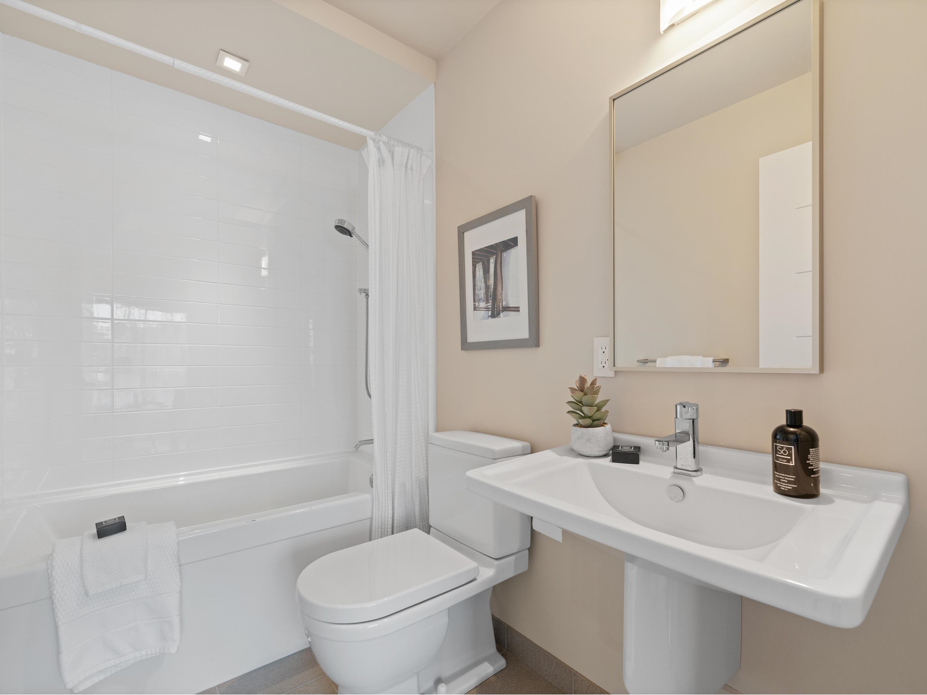 5810 Eagle Island, West Vancouver, BC