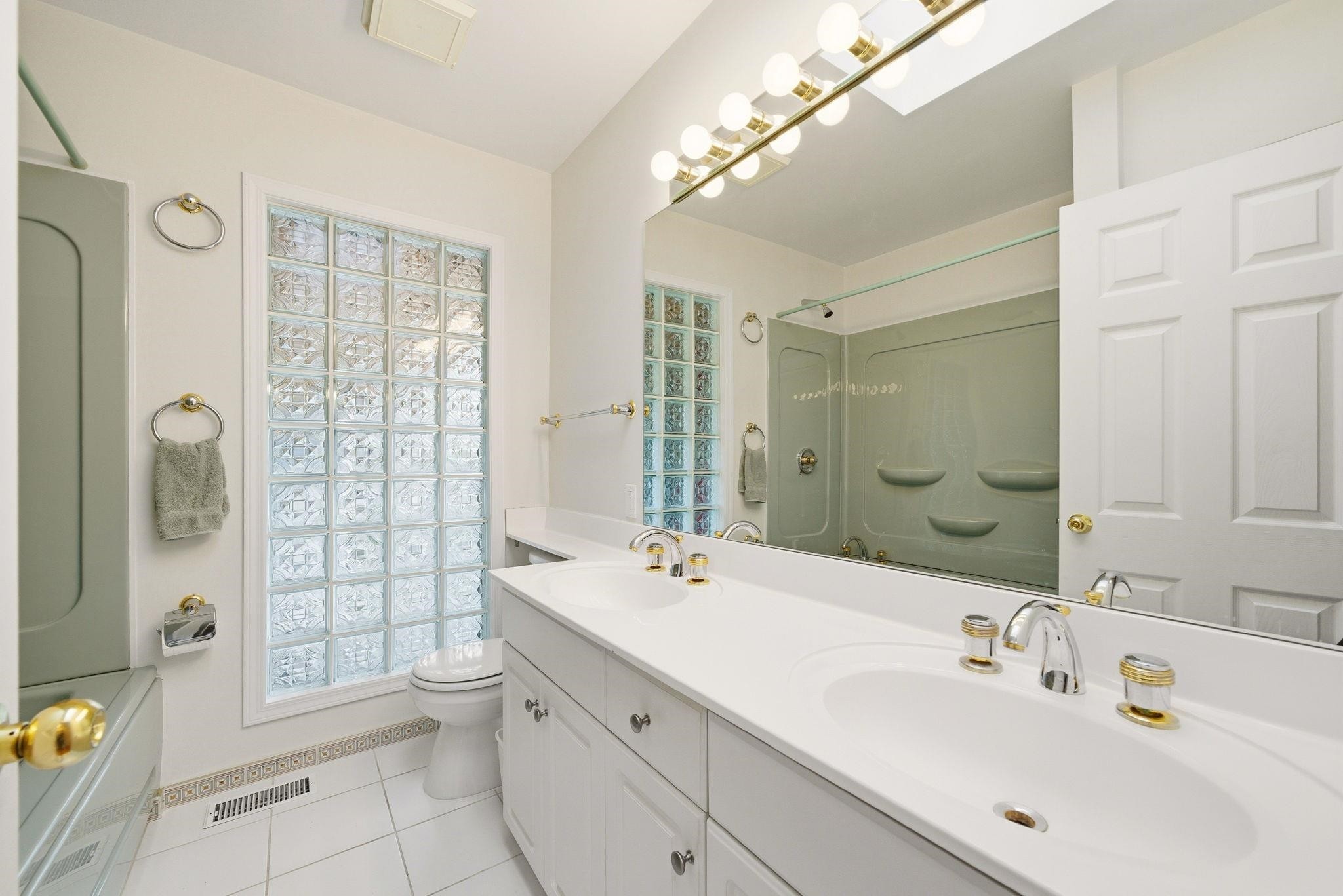 2522 Bronte Drive, North Vancouver, BC