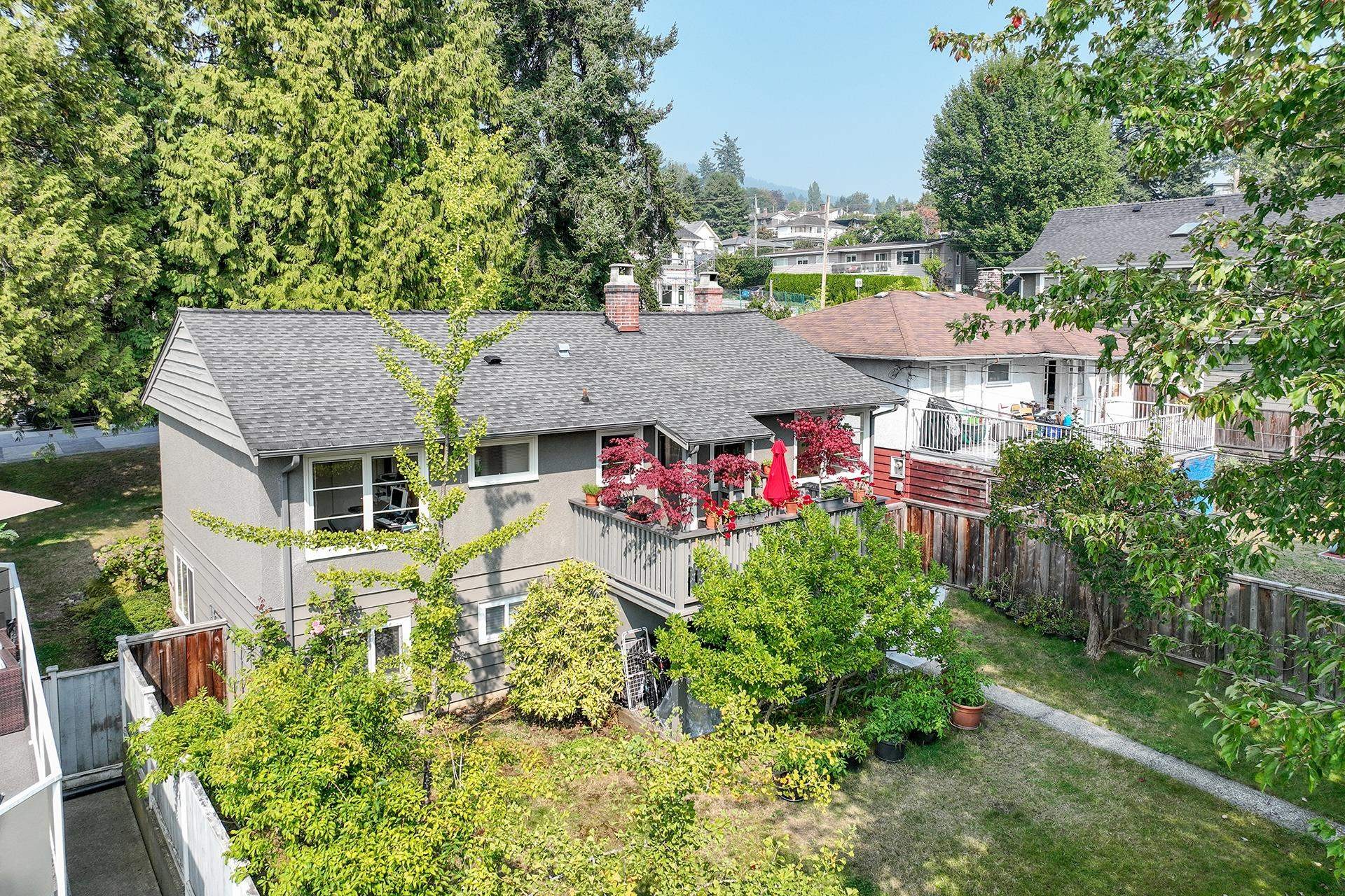 415 26Th Street W, North Vancouver, BC