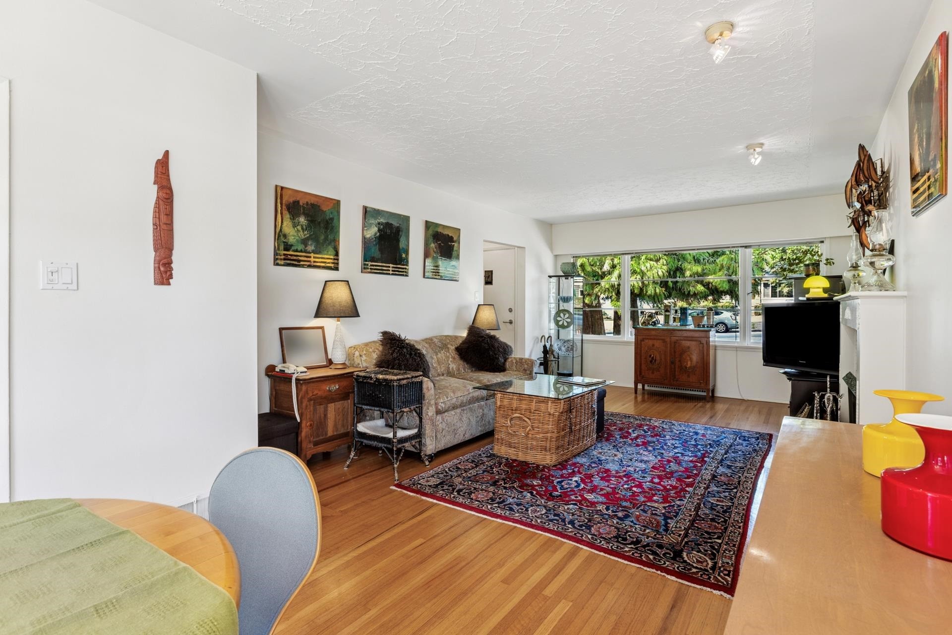 415 26Th Street W, North Vancouver, BC