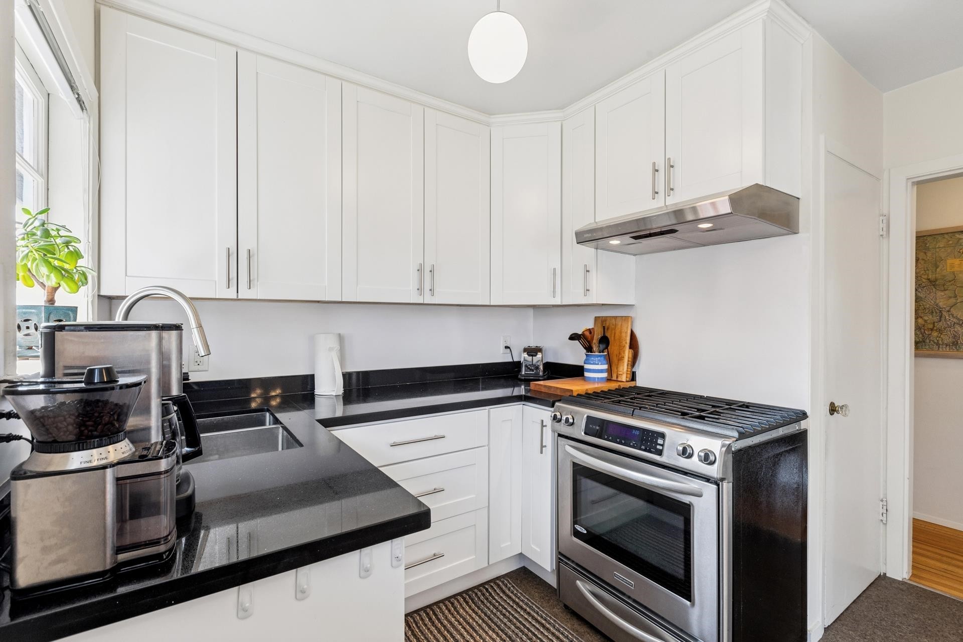 415 26Th Street W, North Vancouver, BC