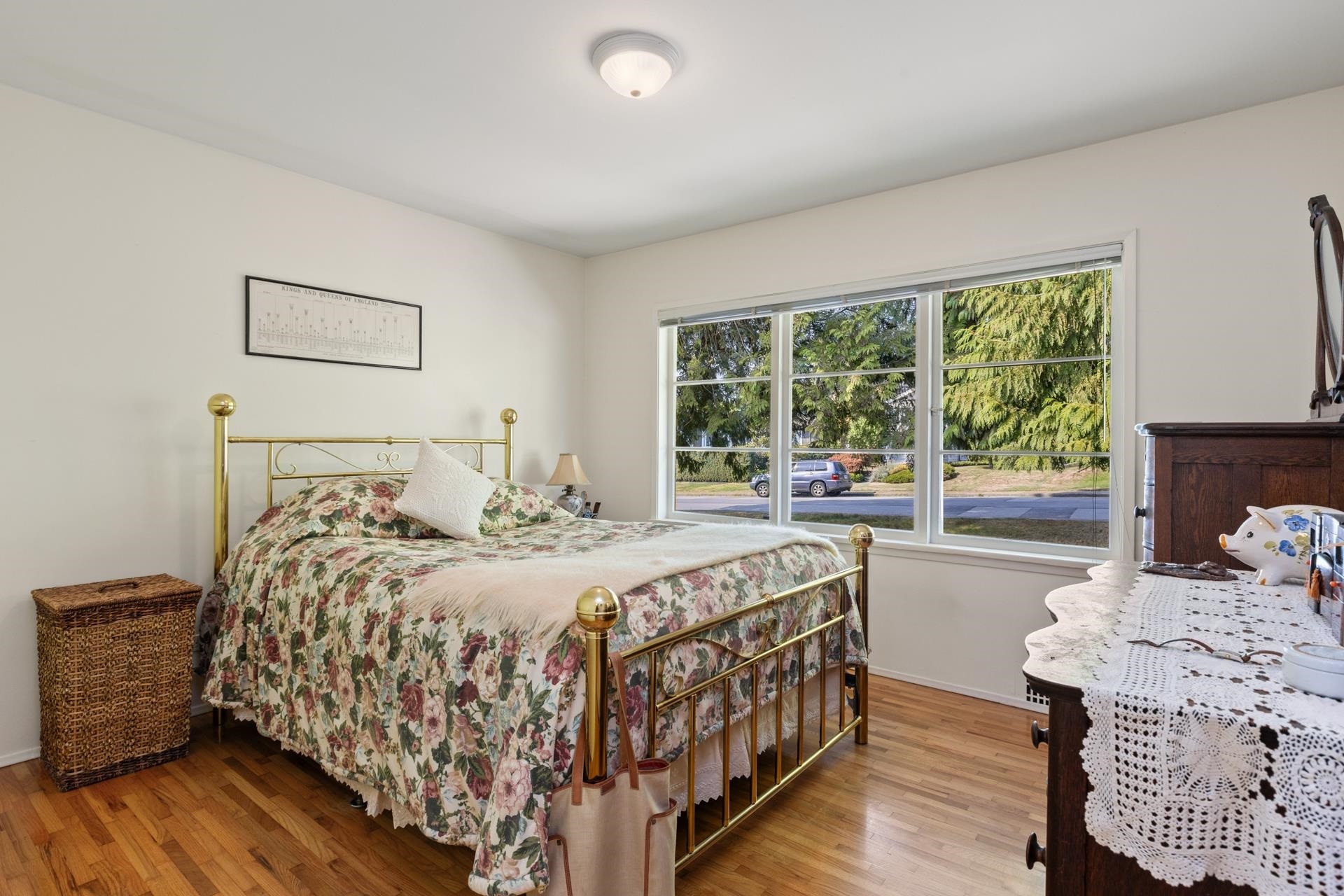 415 26Th Street W, North Vancouver, BC