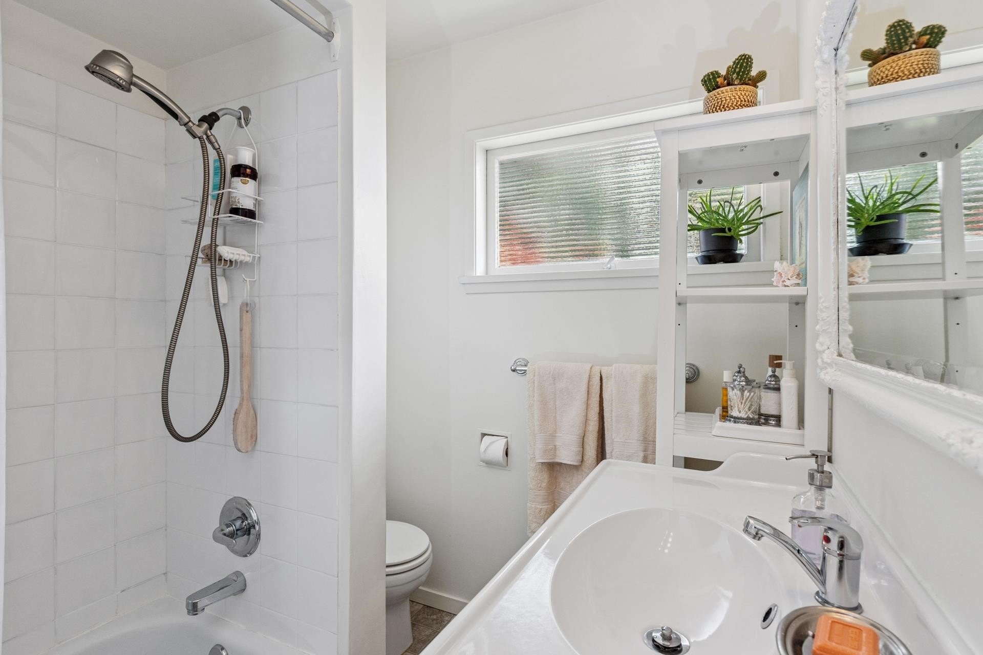 415 26Th Street W, North Vancouver, BC