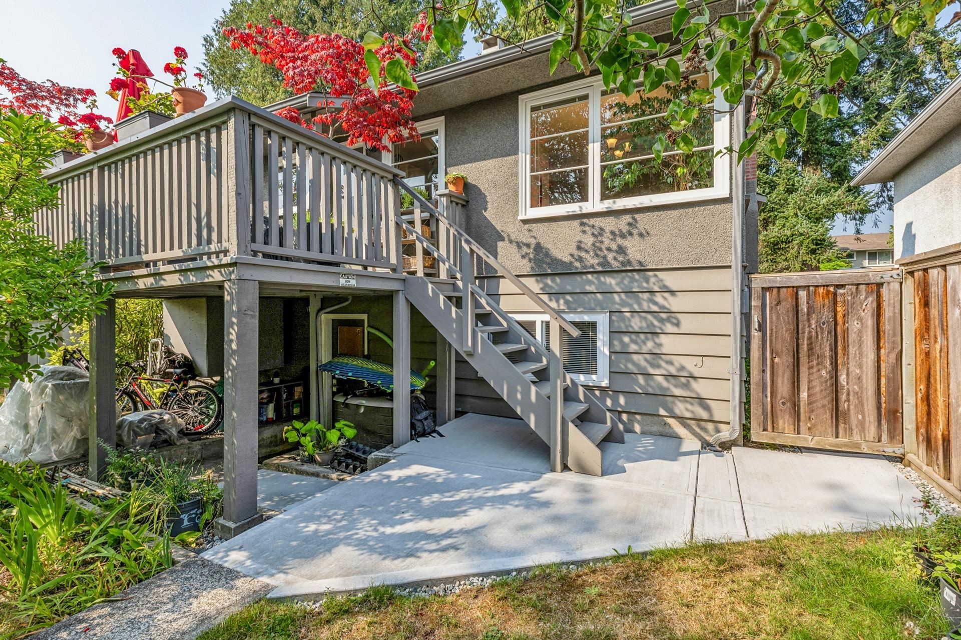 415 26Th Street W, North Vancouver, BC
