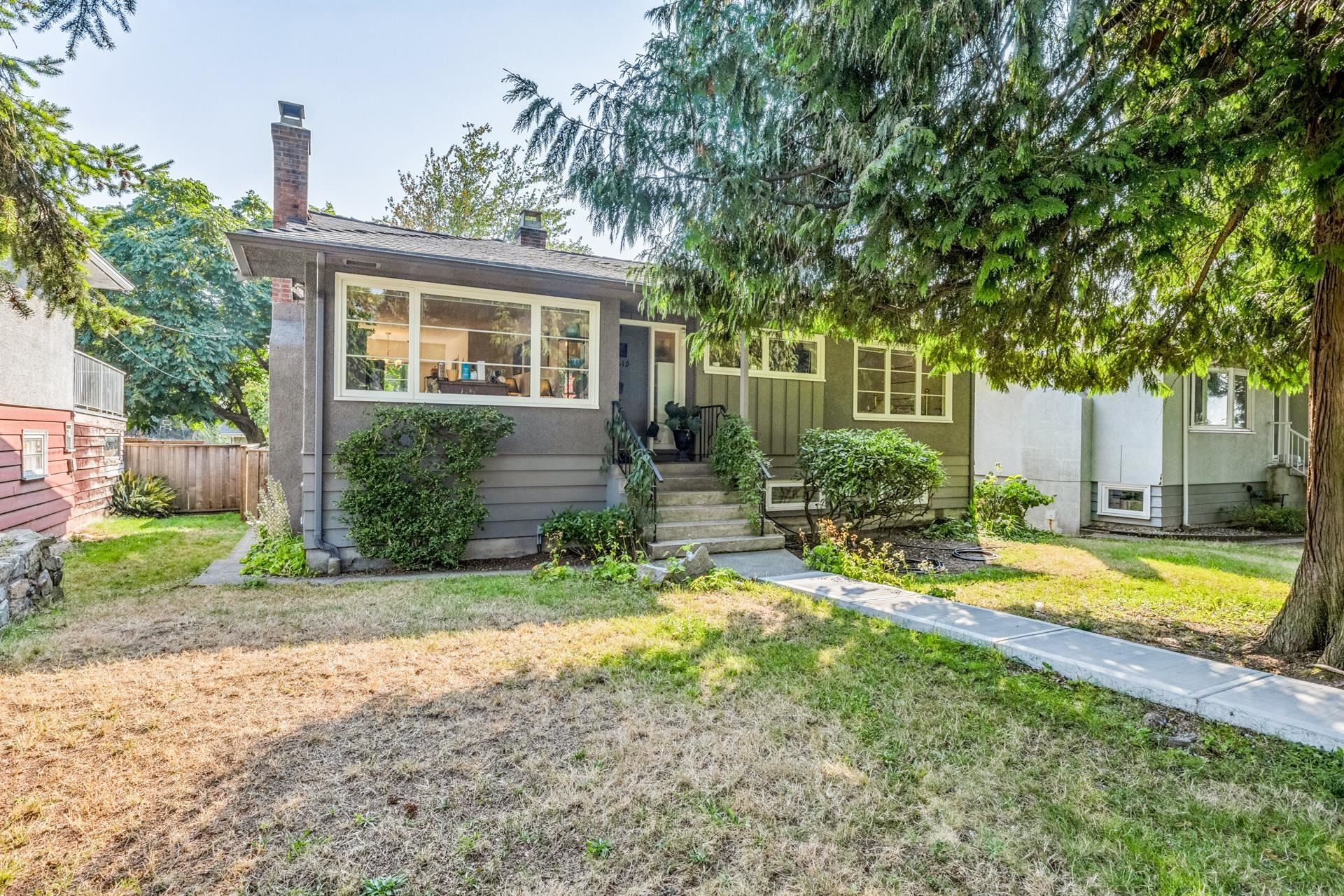 415 26Th Street W, North Vancouver, BC