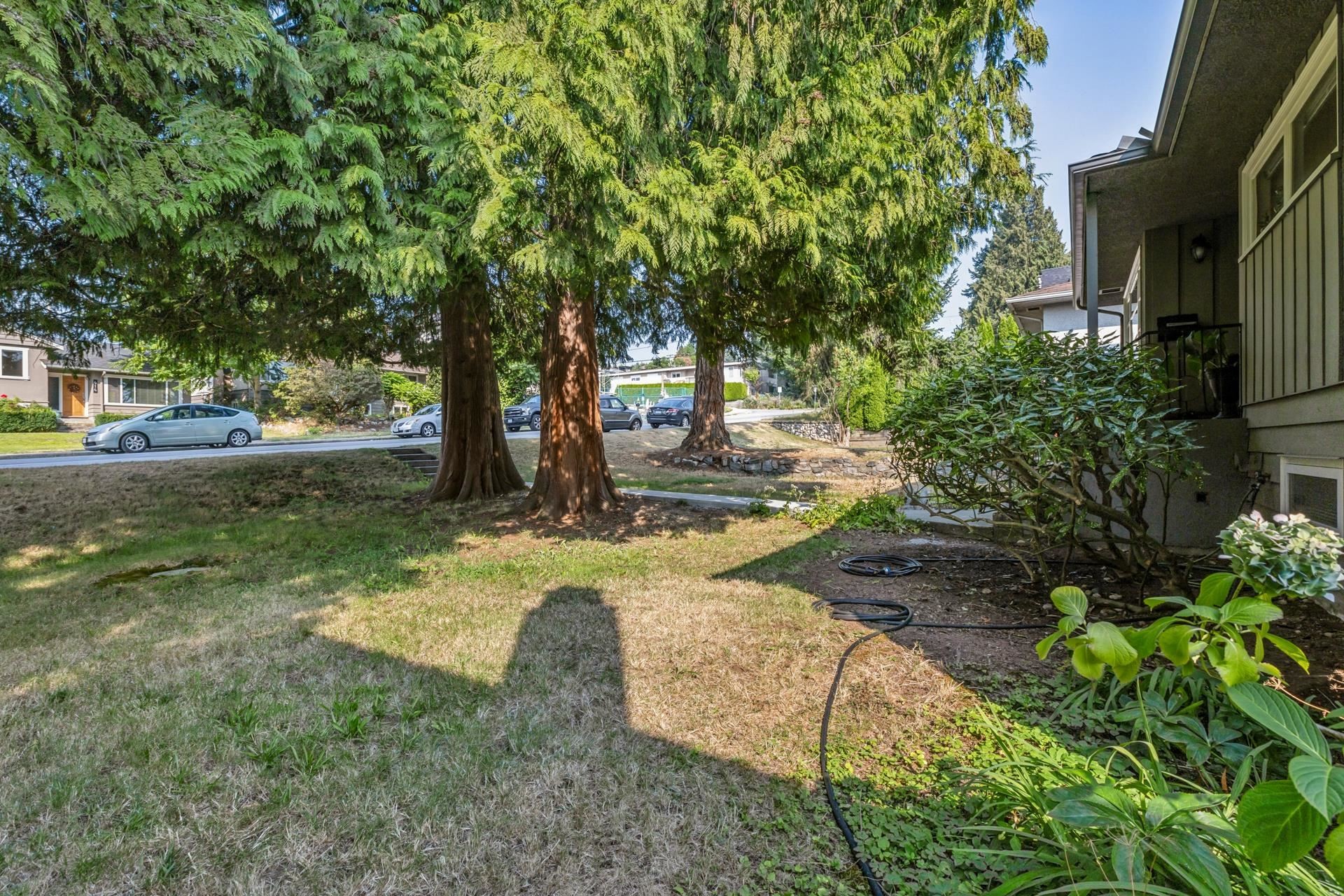 415 26Th Street W, North Vancouver, BC