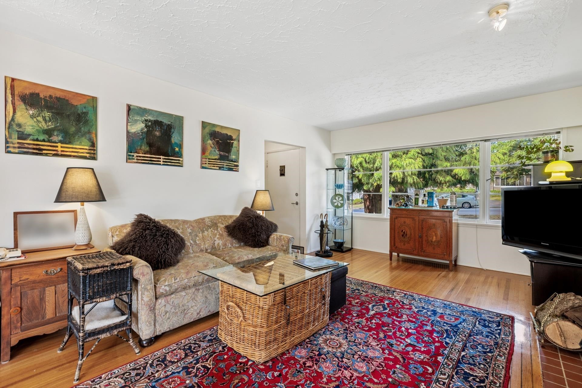 415 26Th Street W, North Vancouver, BC