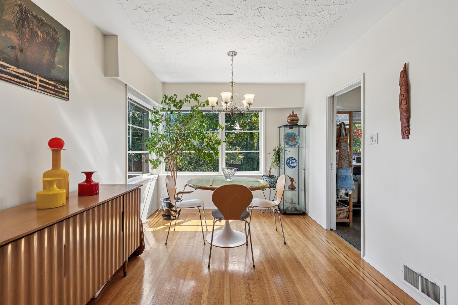 415 26Th Street W, North Vancouver, BC