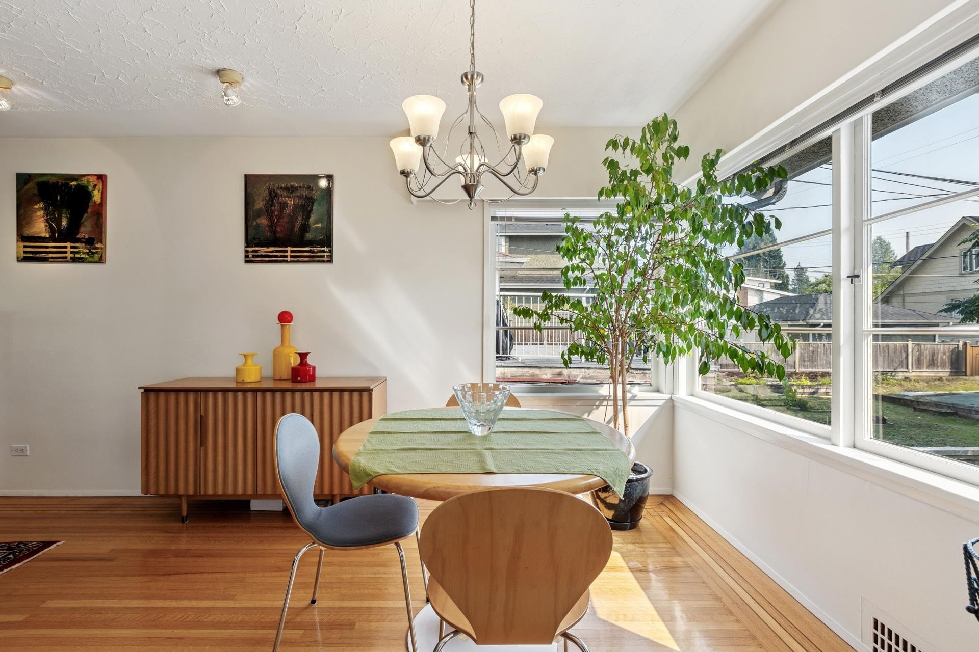 415 26Th Street W, North Vancouver, BC