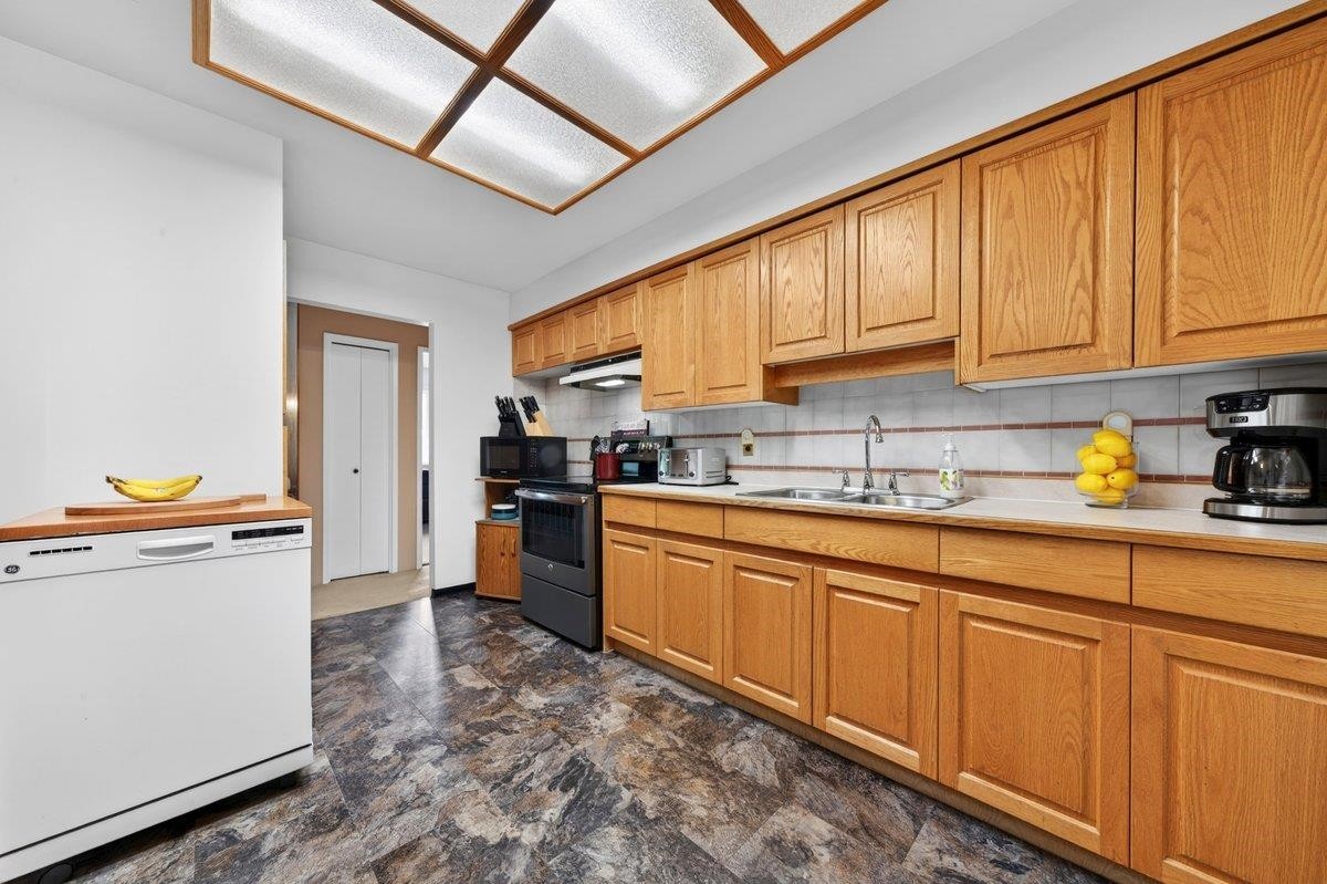 3833 Killarney Street, Port Coquitlam, BC