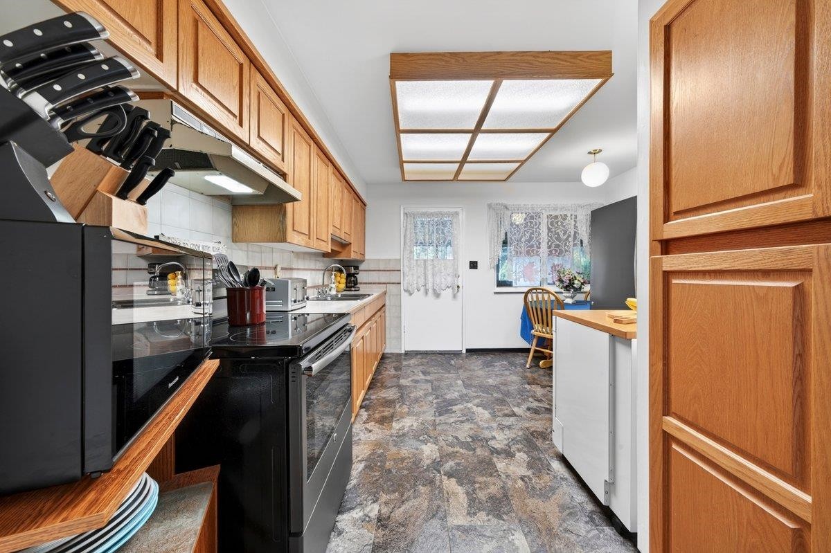 3833 Killarney Street, Port Coquitlam, BC