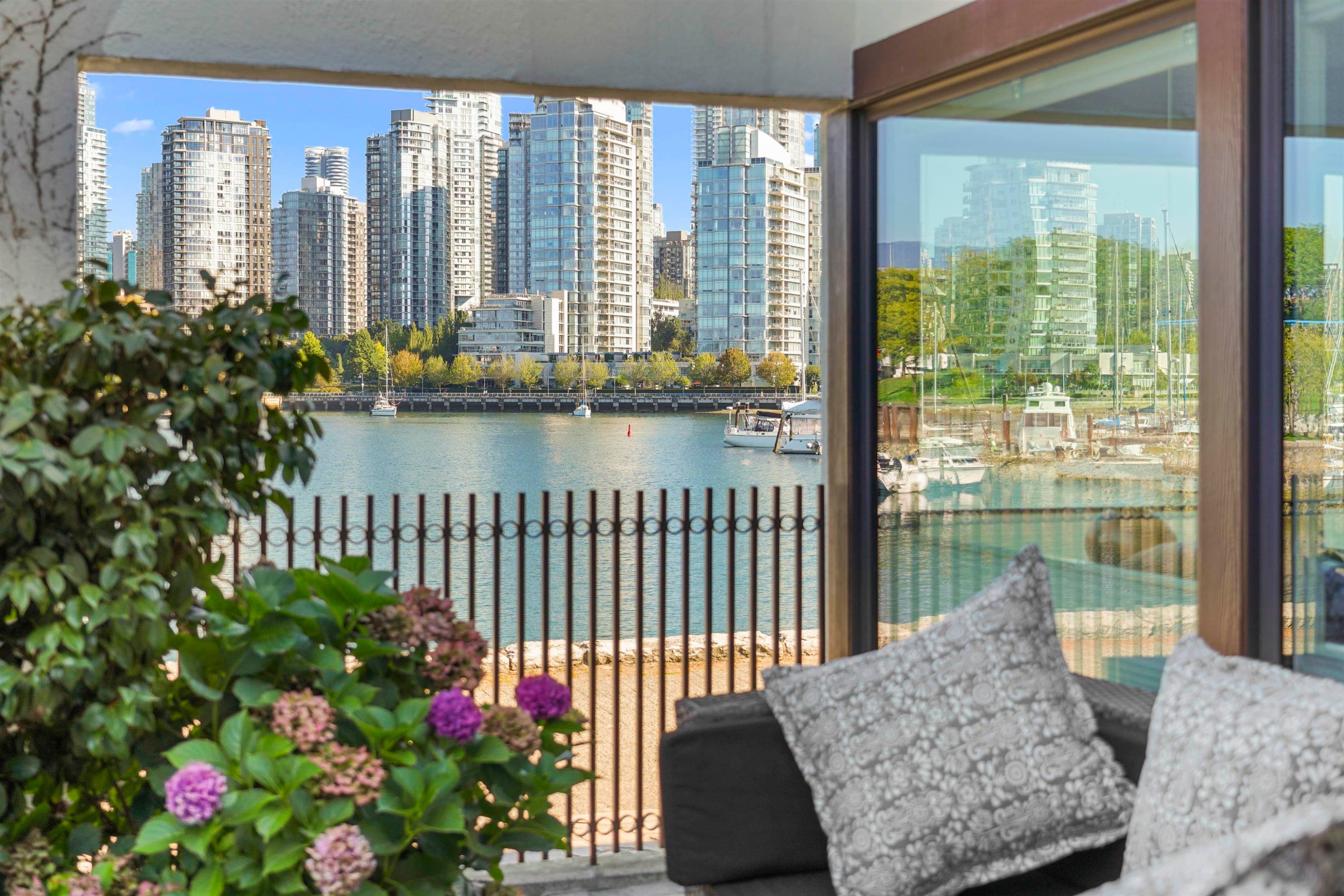 1130 Ironwork Passage, Vancouver, BC