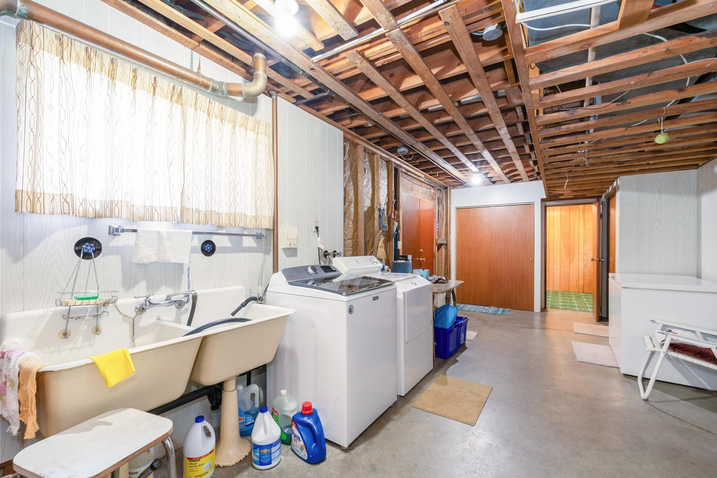 945 Lillian Street, Coquitlam, BC