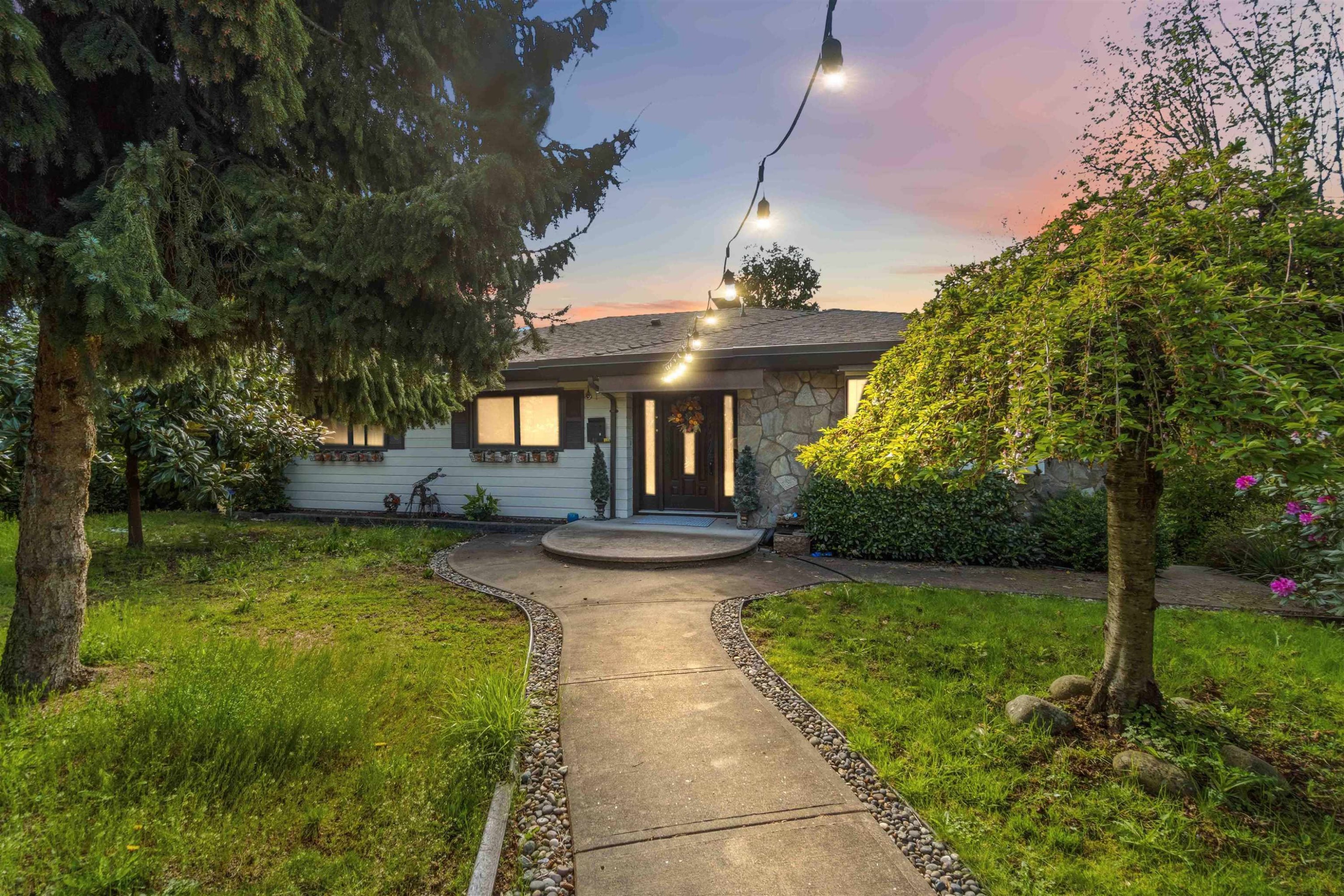 140 Eighth Avenue E, New Westminster, BC