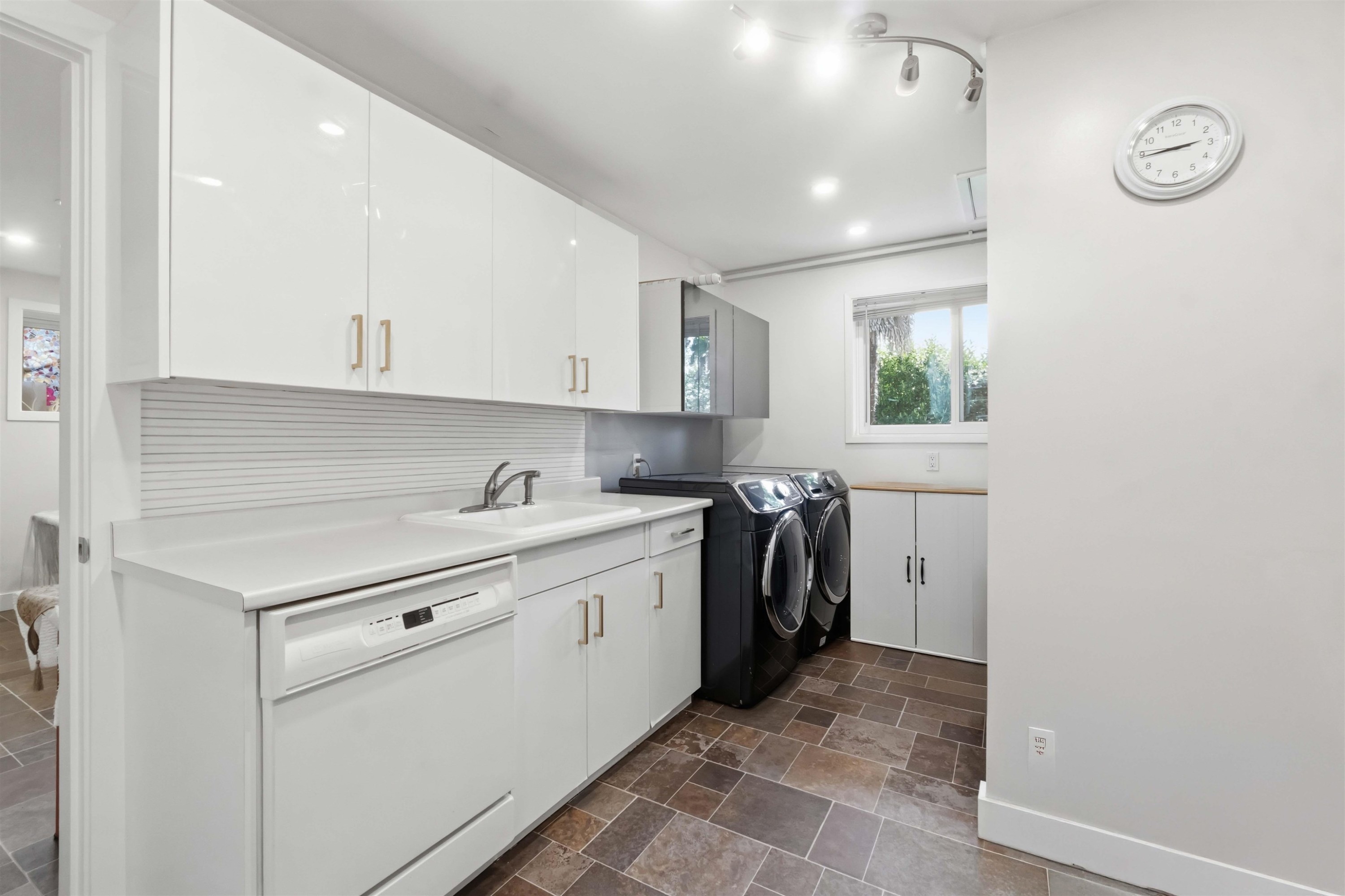 140 Eighth Avenue E, New Westminster, BC