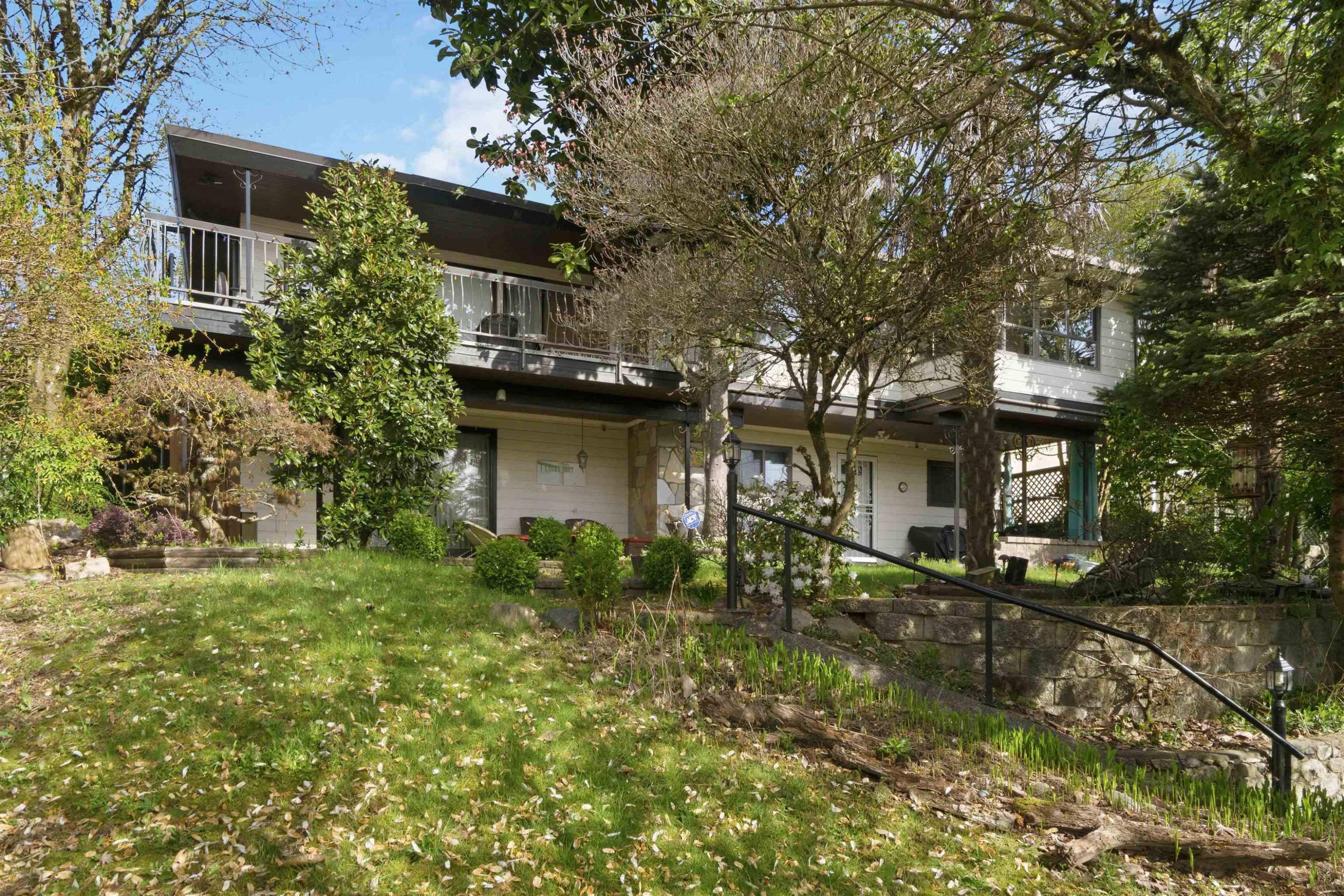 140 Eighth Avenue E, New Westminster, BC