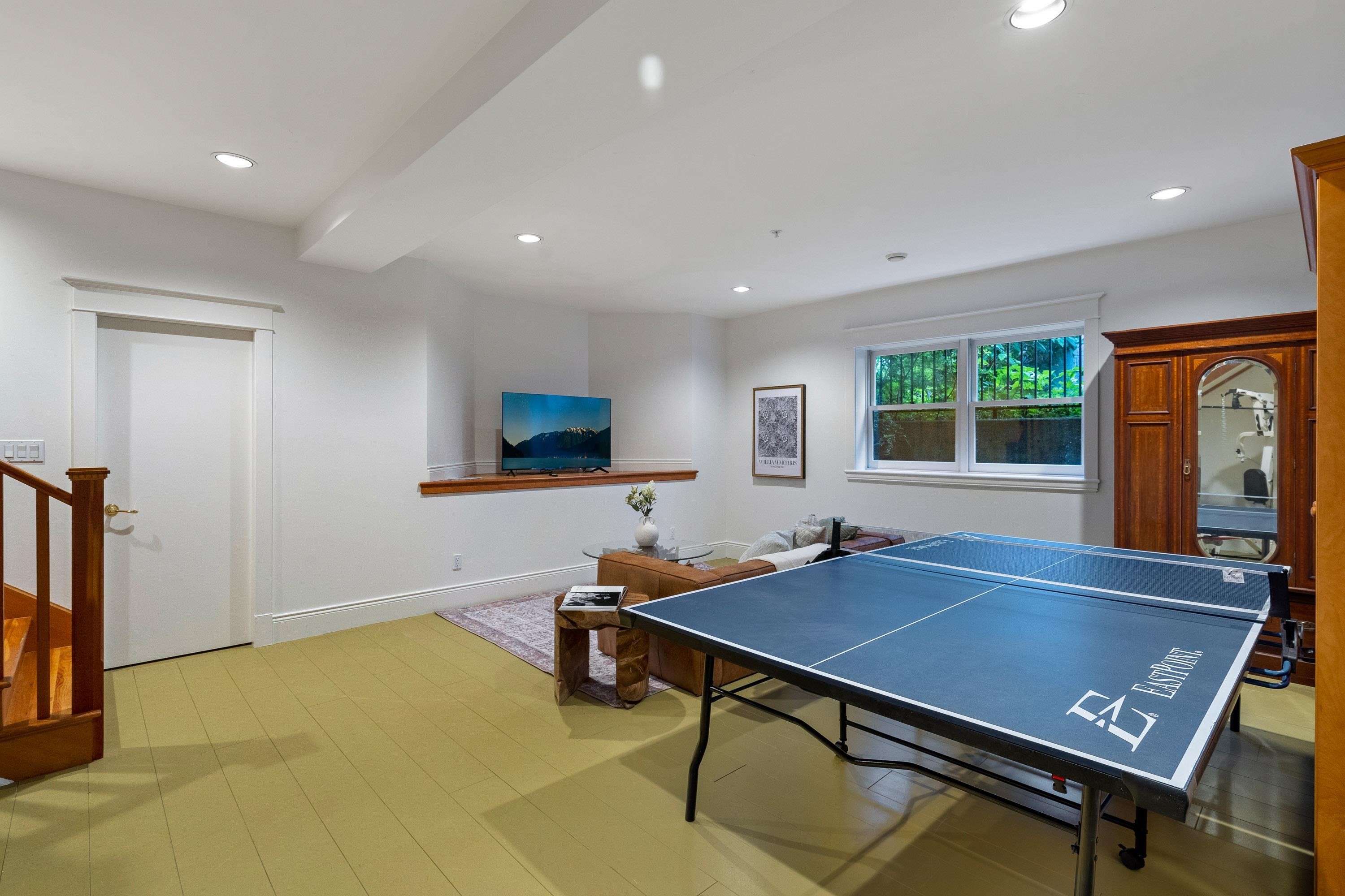 33 6Th Avenue E, Vancouver, BC