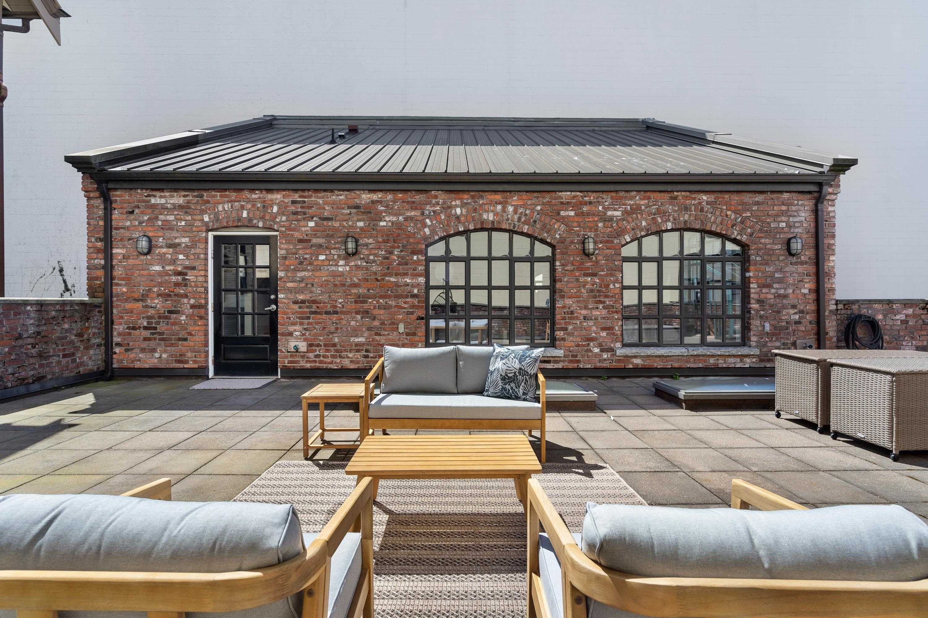 33 6Th Avenue E, Vancouver, BC