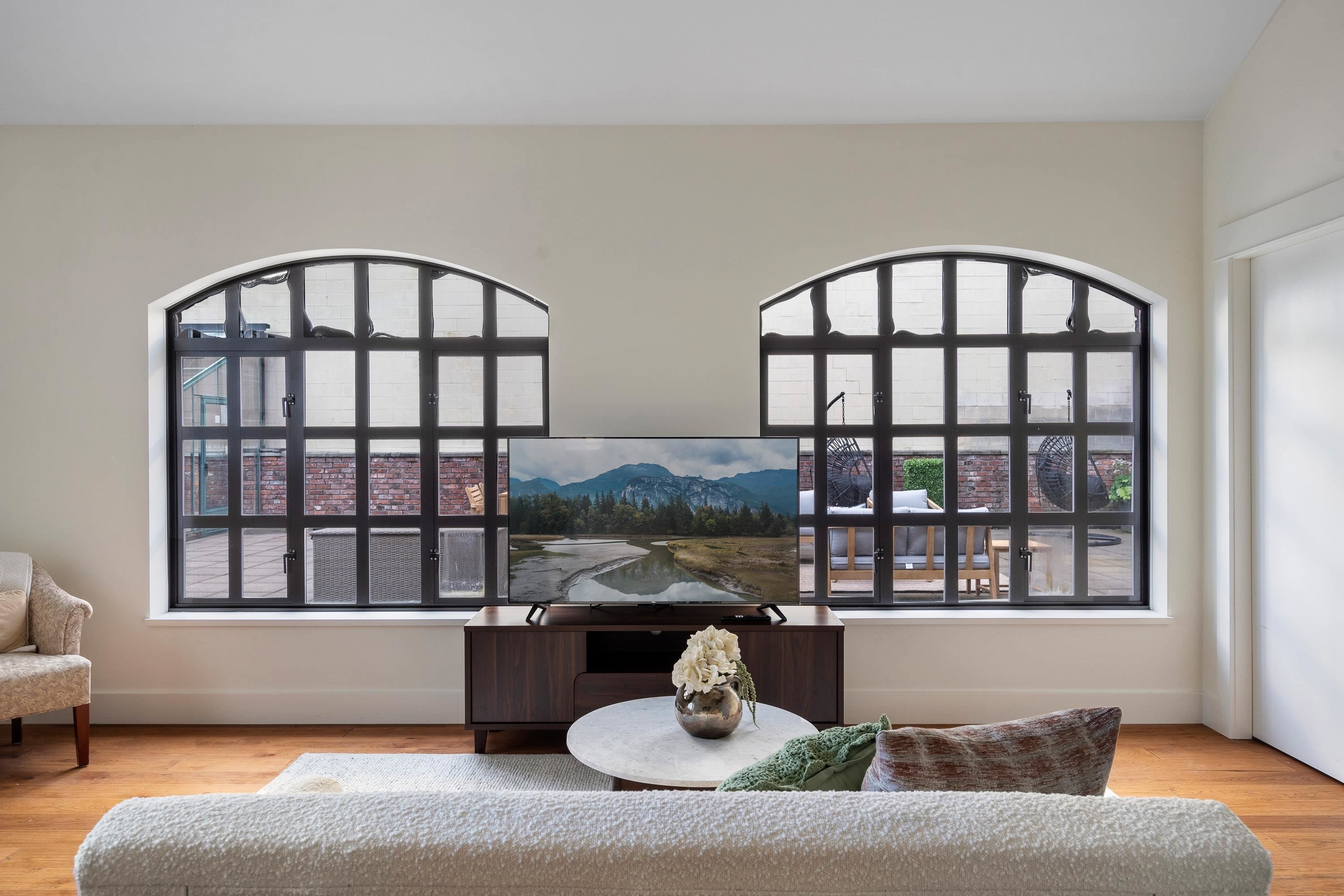 33 6Th Avenue E, Vancouver, BC