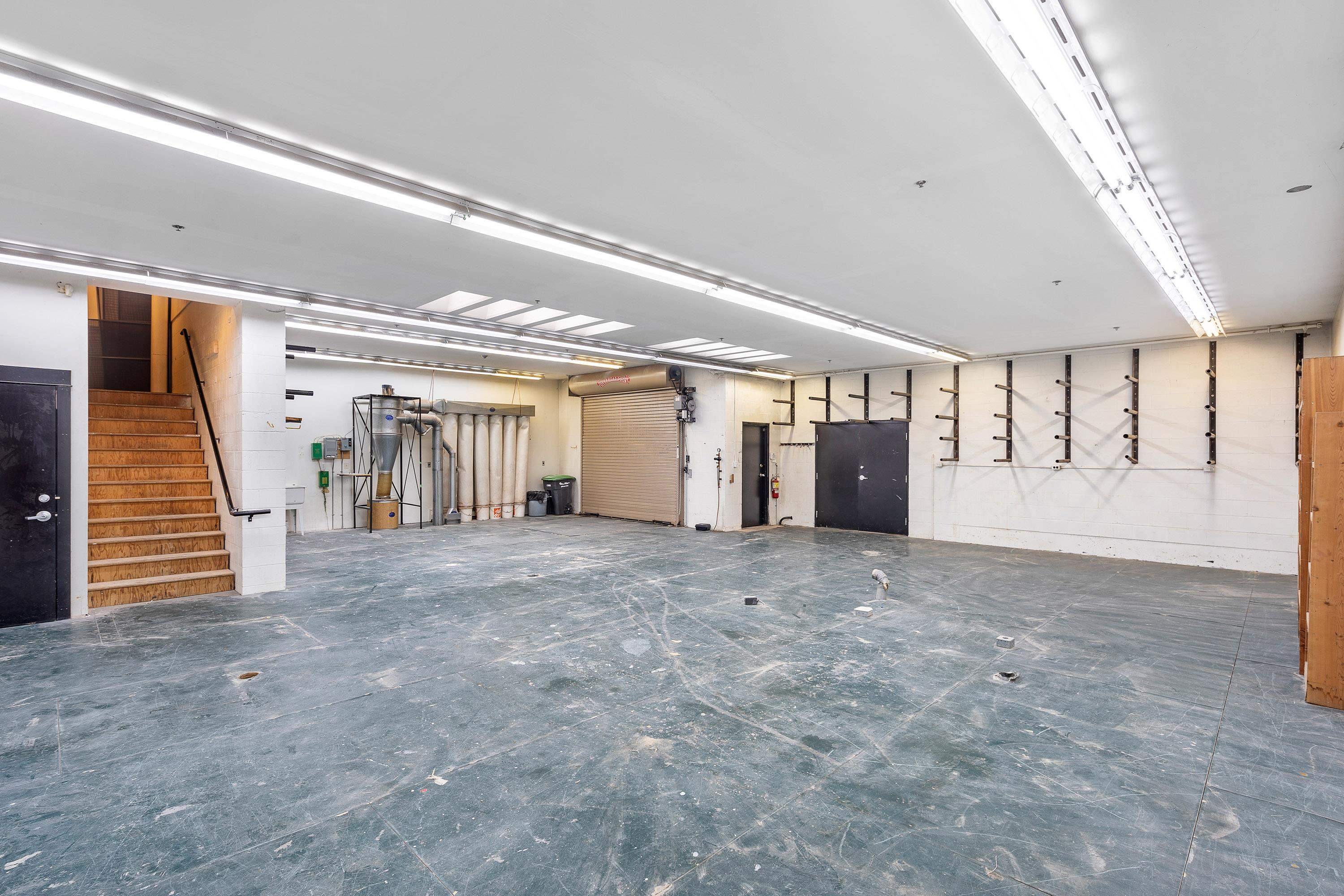 33 6Th Avenue E, Vancouver, BC