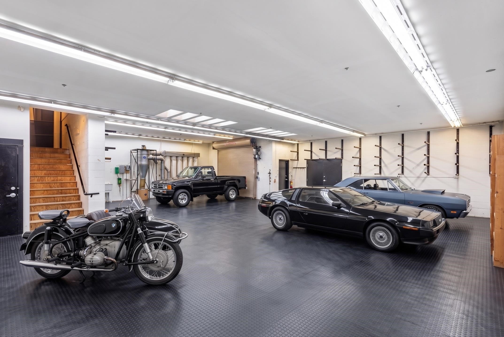 33 6Th Avenue E, Vancouver, BC