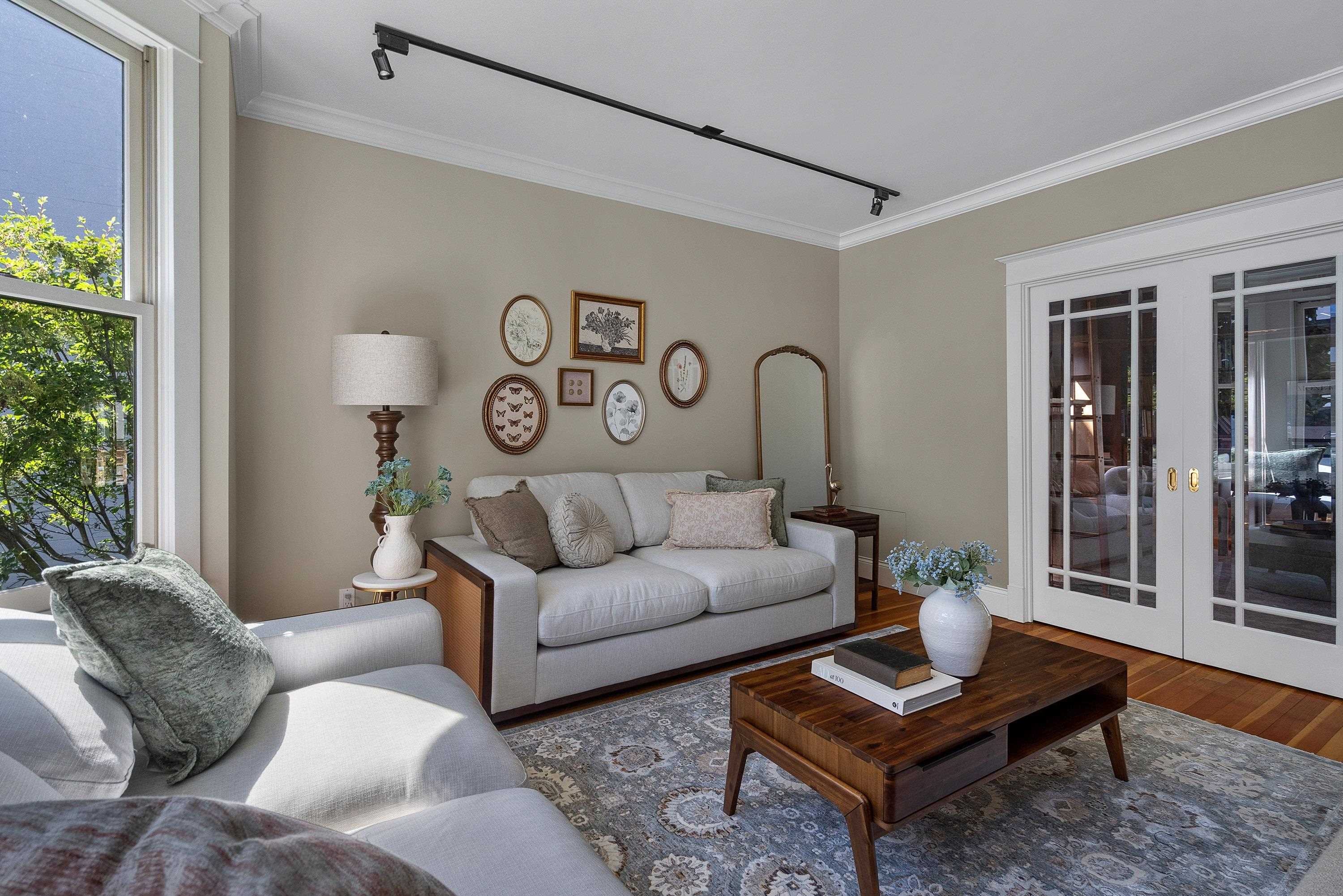 33 6Th Avenue E, Vancouver, BC