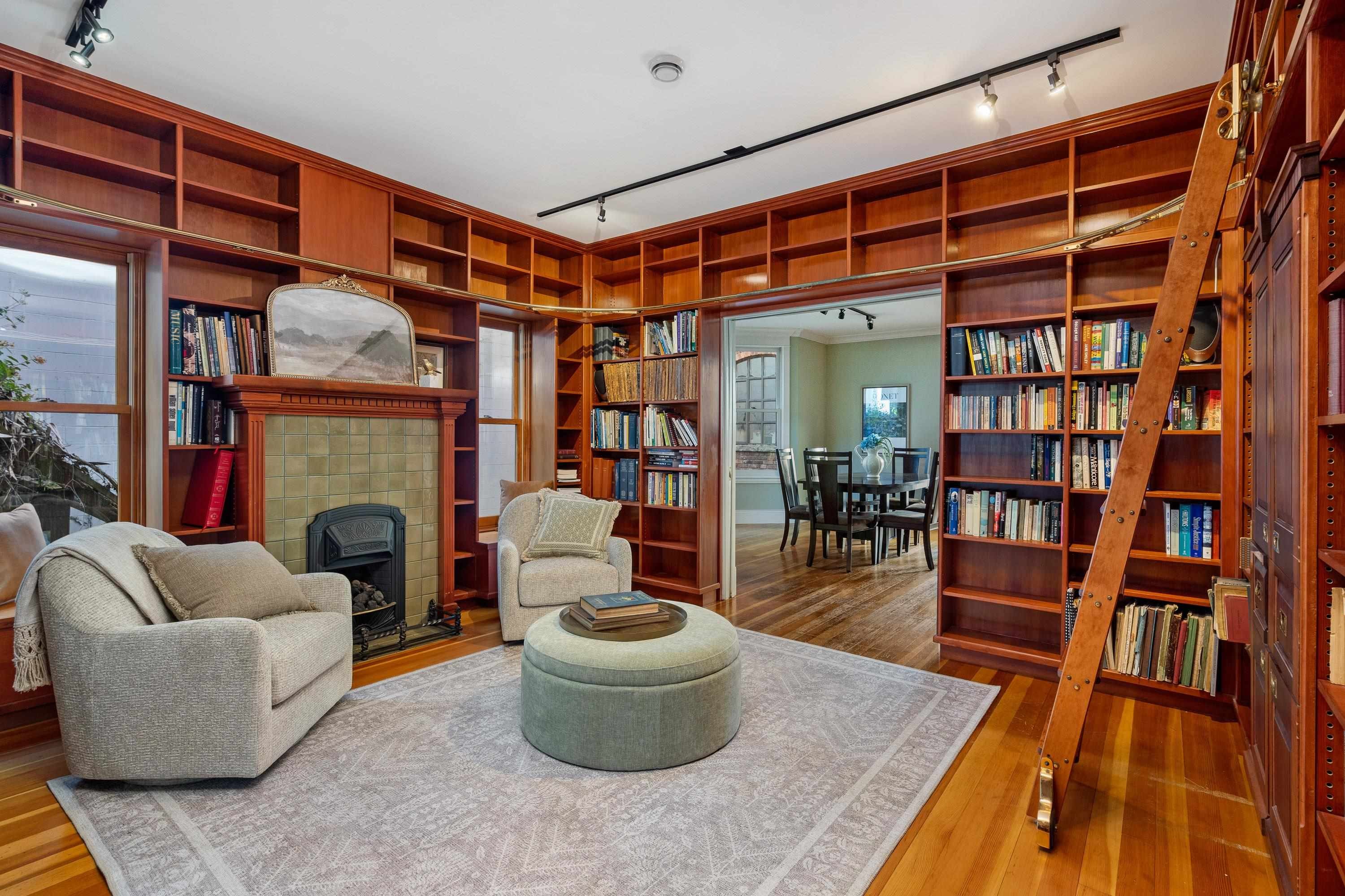 33 6Th Avenue E, Vancouver, BC