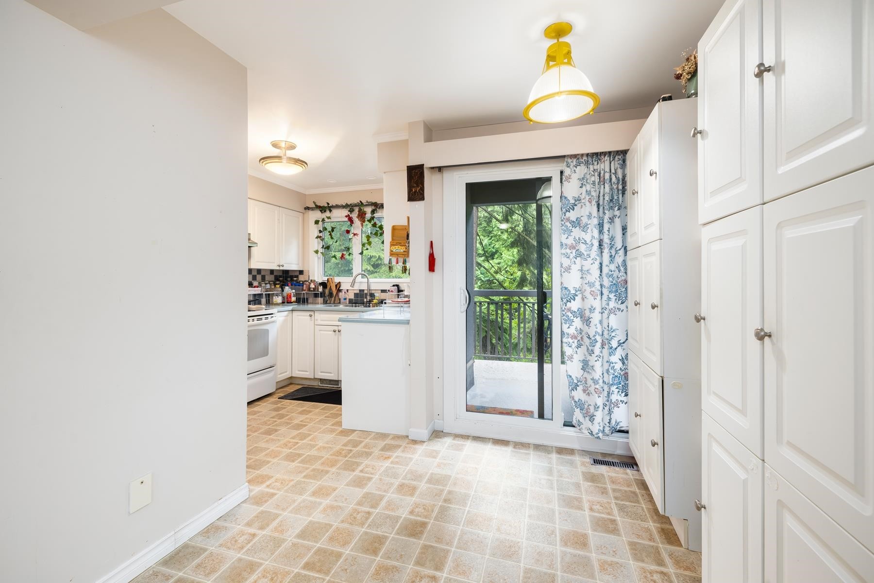1135 Heritage Boulevard, North Vancouver, BC