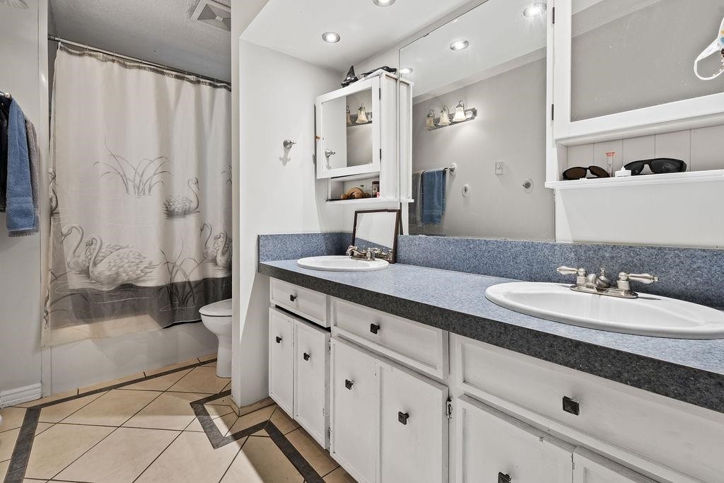 407 Dartmoor Drive, Coquitlam, BC