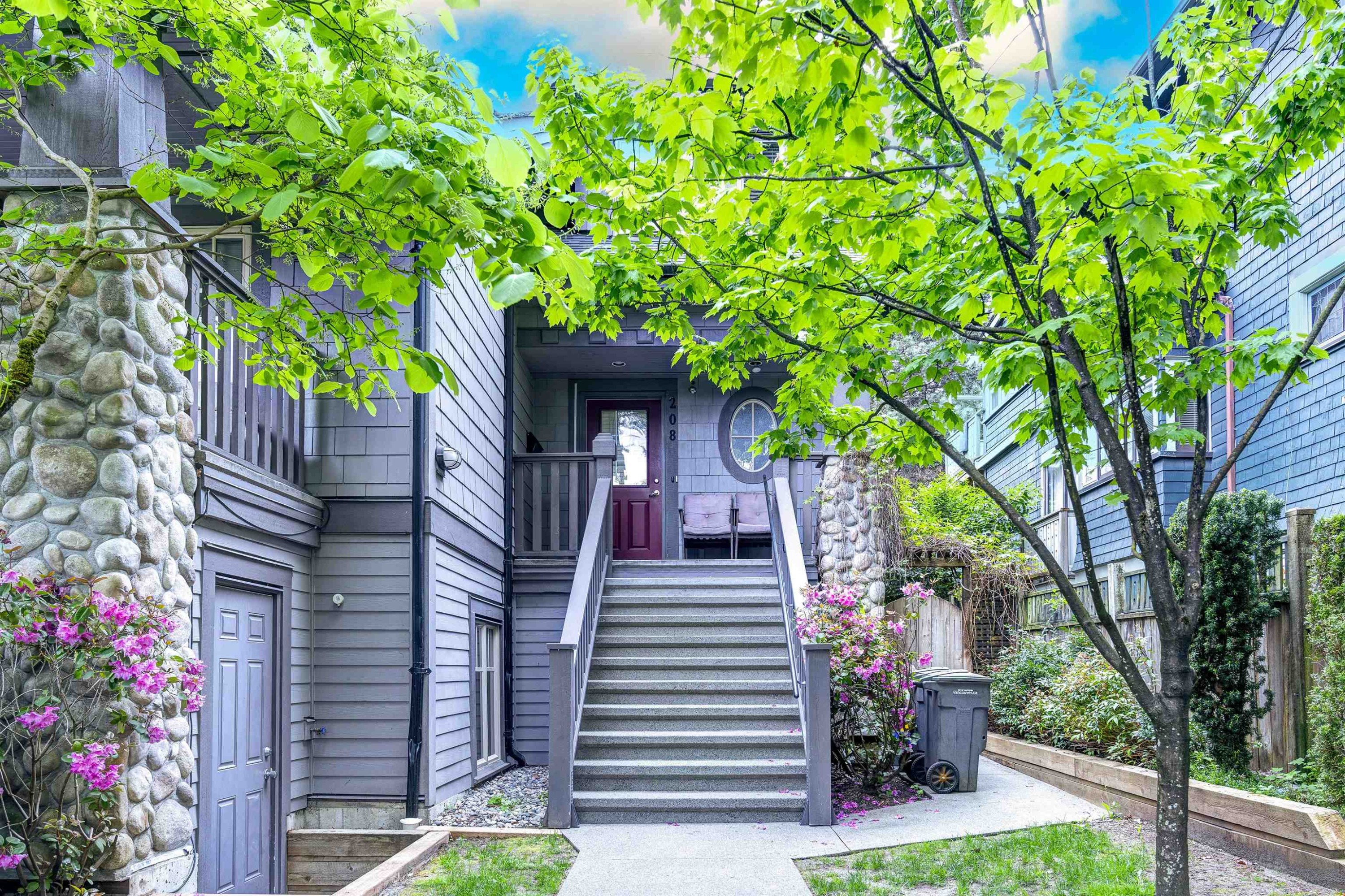208 13Th Avenue W, Vancouver, BC