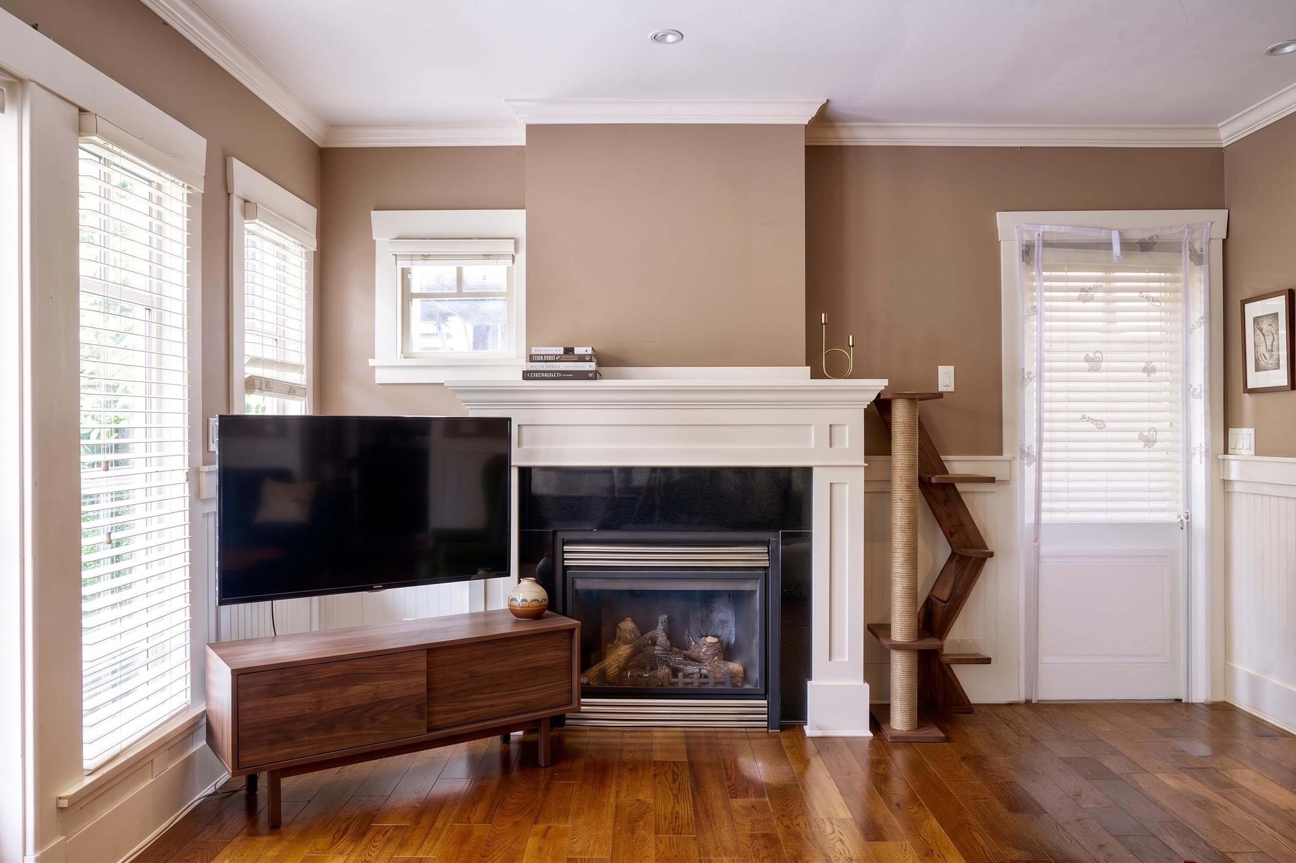208 13Th Avenue W, Vancouver, BC