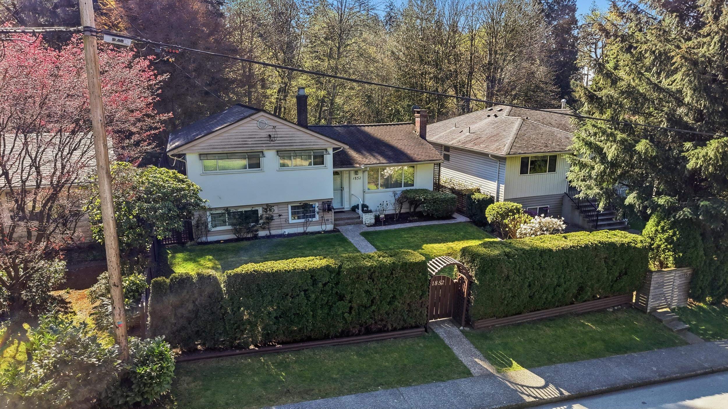 1852 Larson Road, North Vancouver, BC
