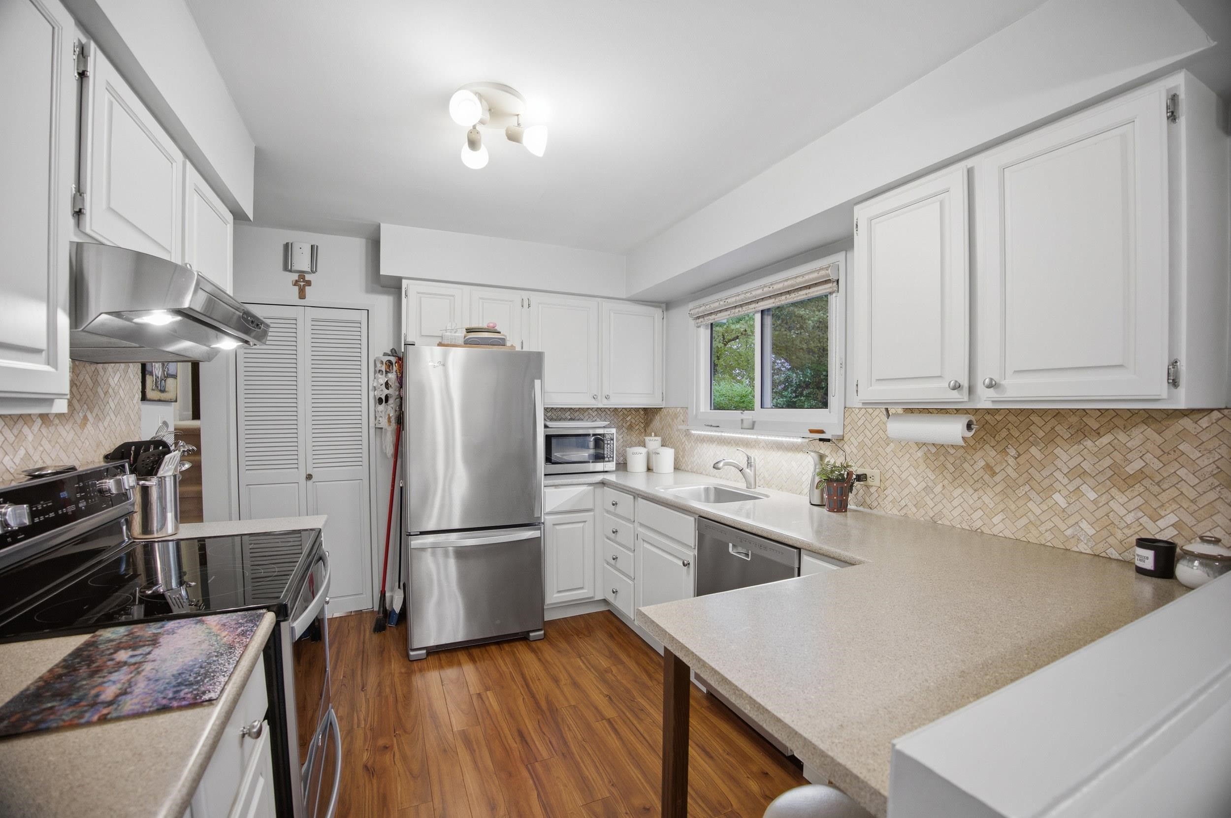 1852 Larson Road, North Vancouver, BC