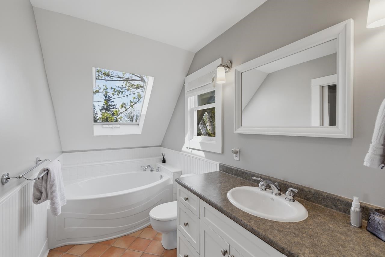 424 Keith Road E, North Vancouver, BC