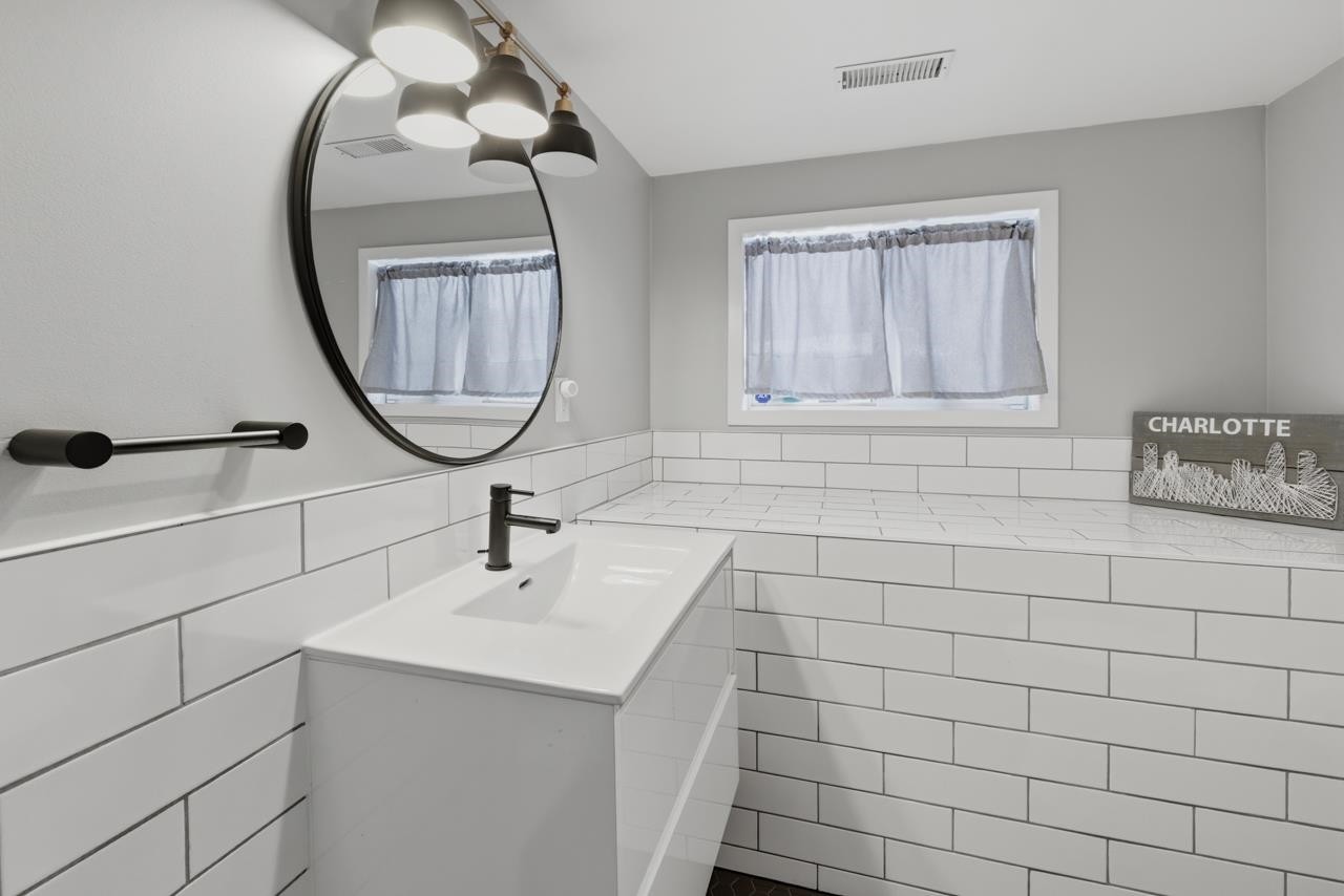 424 Keith Road E, North Vancouver, BC