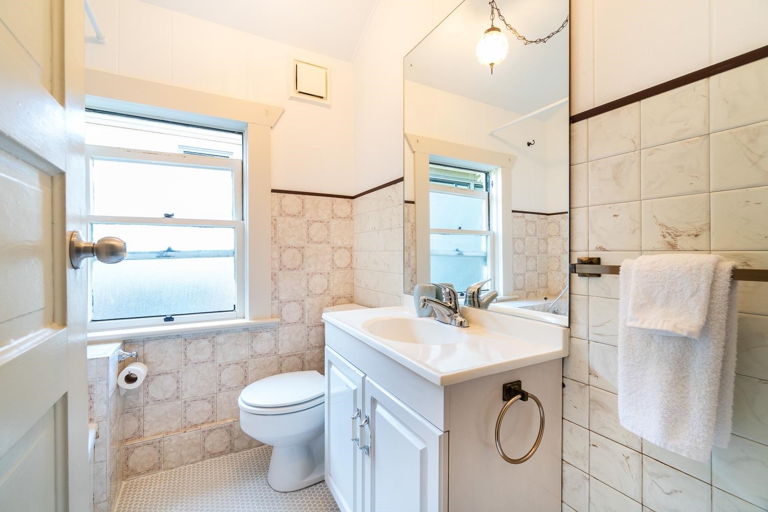 498 5Th Avenue E, Vancouver, BC