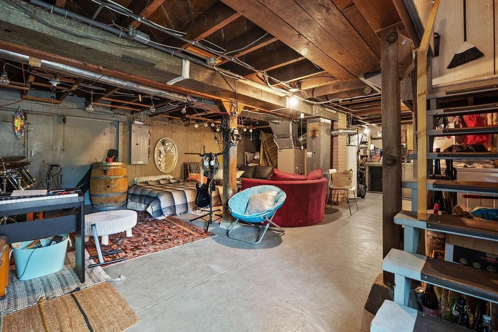 498 5Th Avenue E, Vancouver, BC