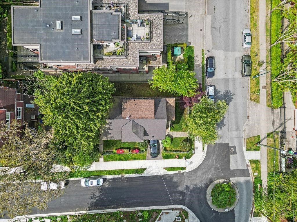 498 5Th Avenue E, Vancouver, BC