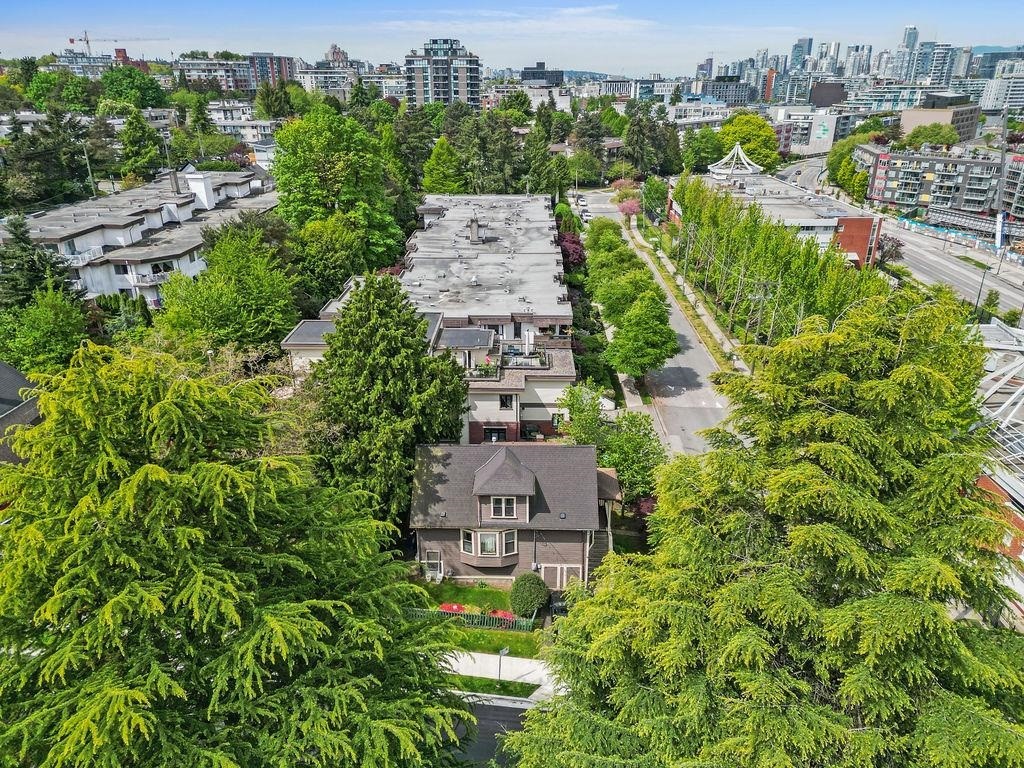498 5Th Avenue E, Vancouver, BC