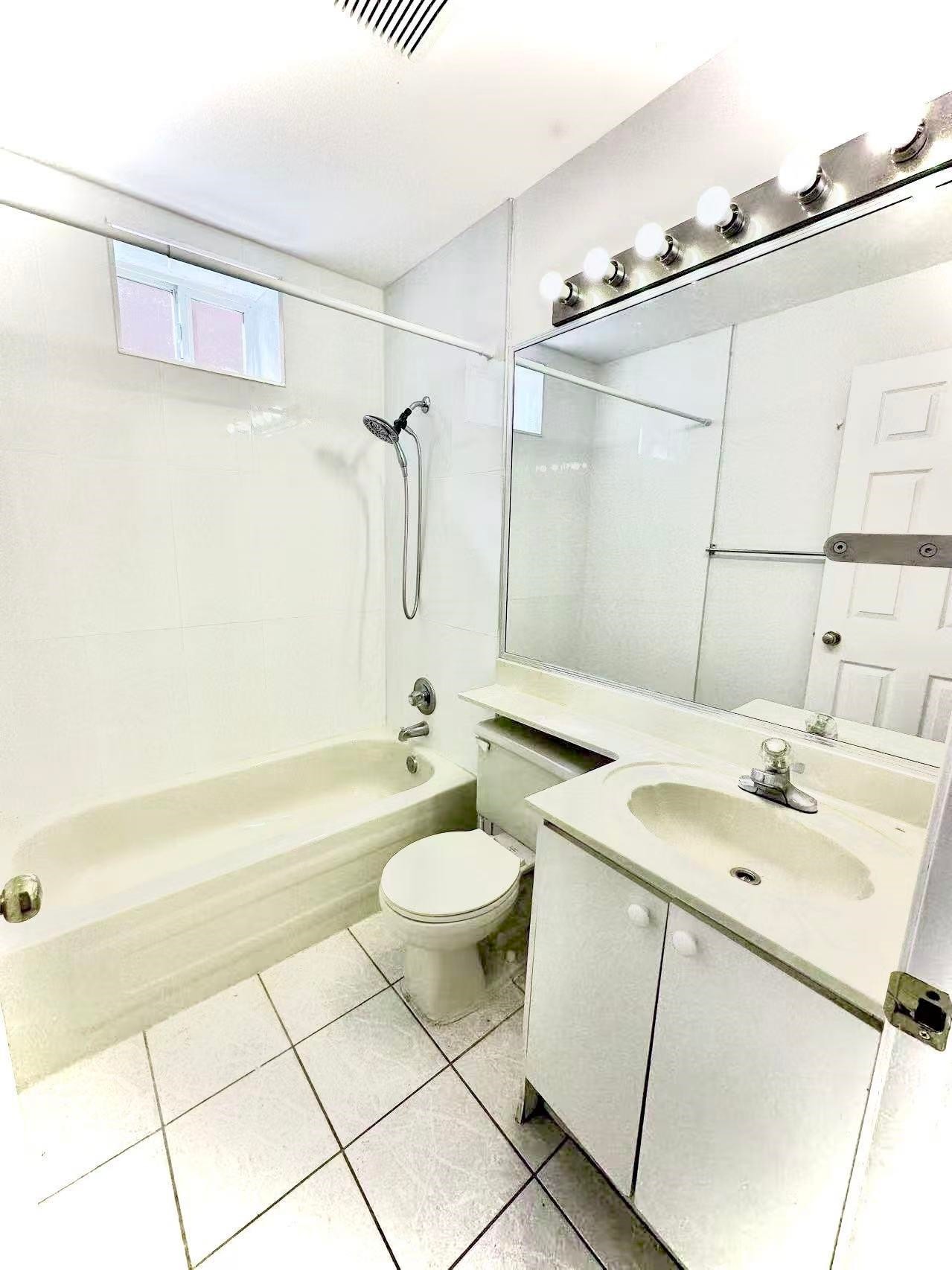 939 26Th Avenue E, Vancouver, BC